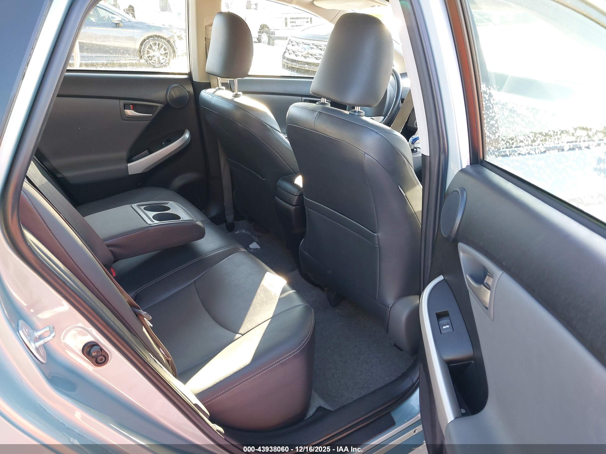 TOYOTA PRIUS image 8