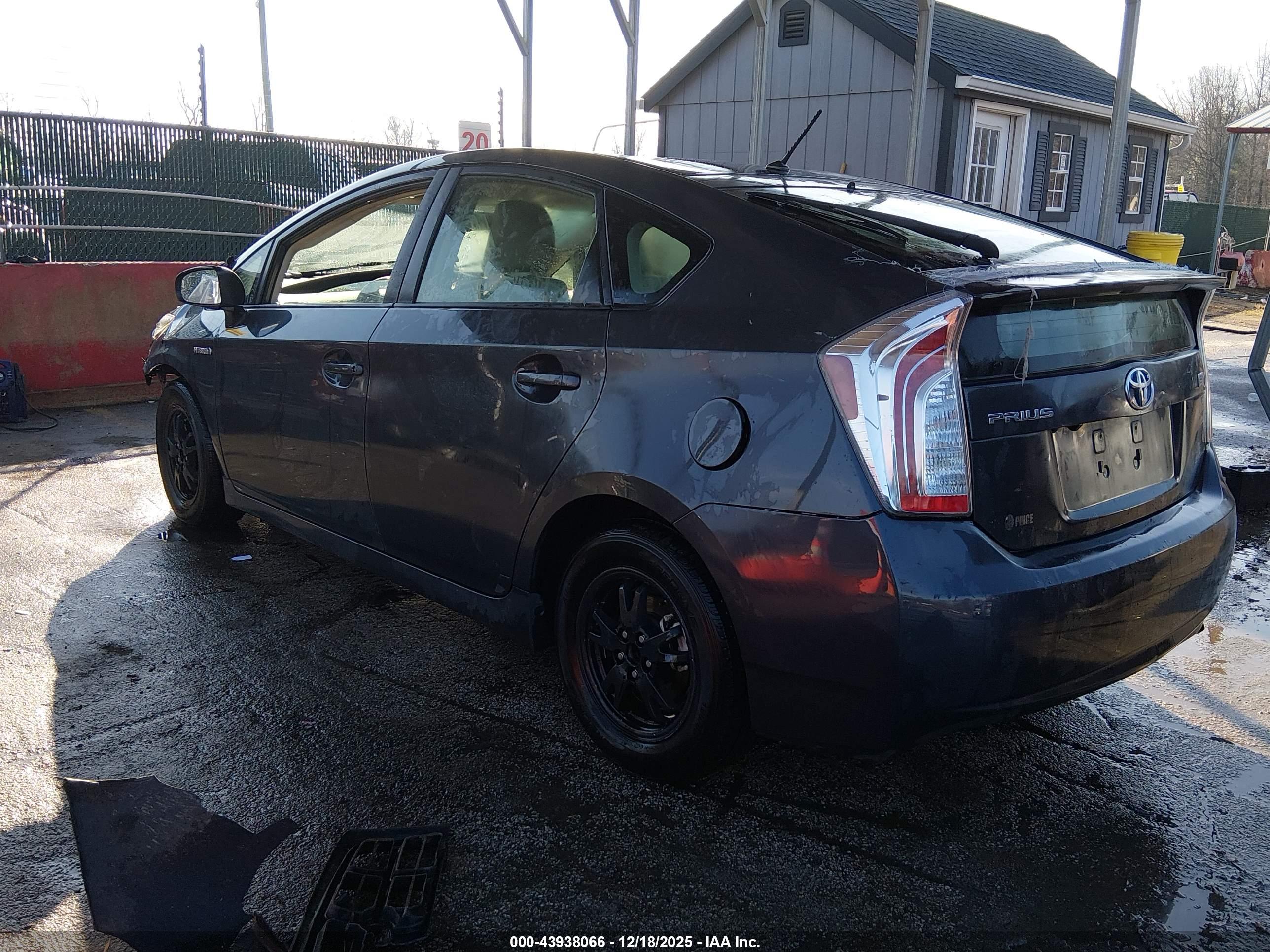 TOYOTA PRIUS image 3