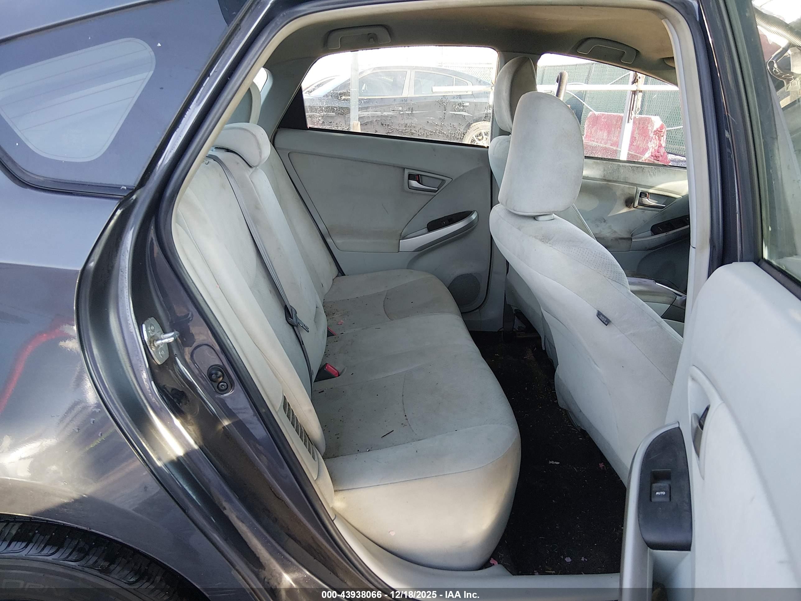 TOYOTA PRIUS image 5