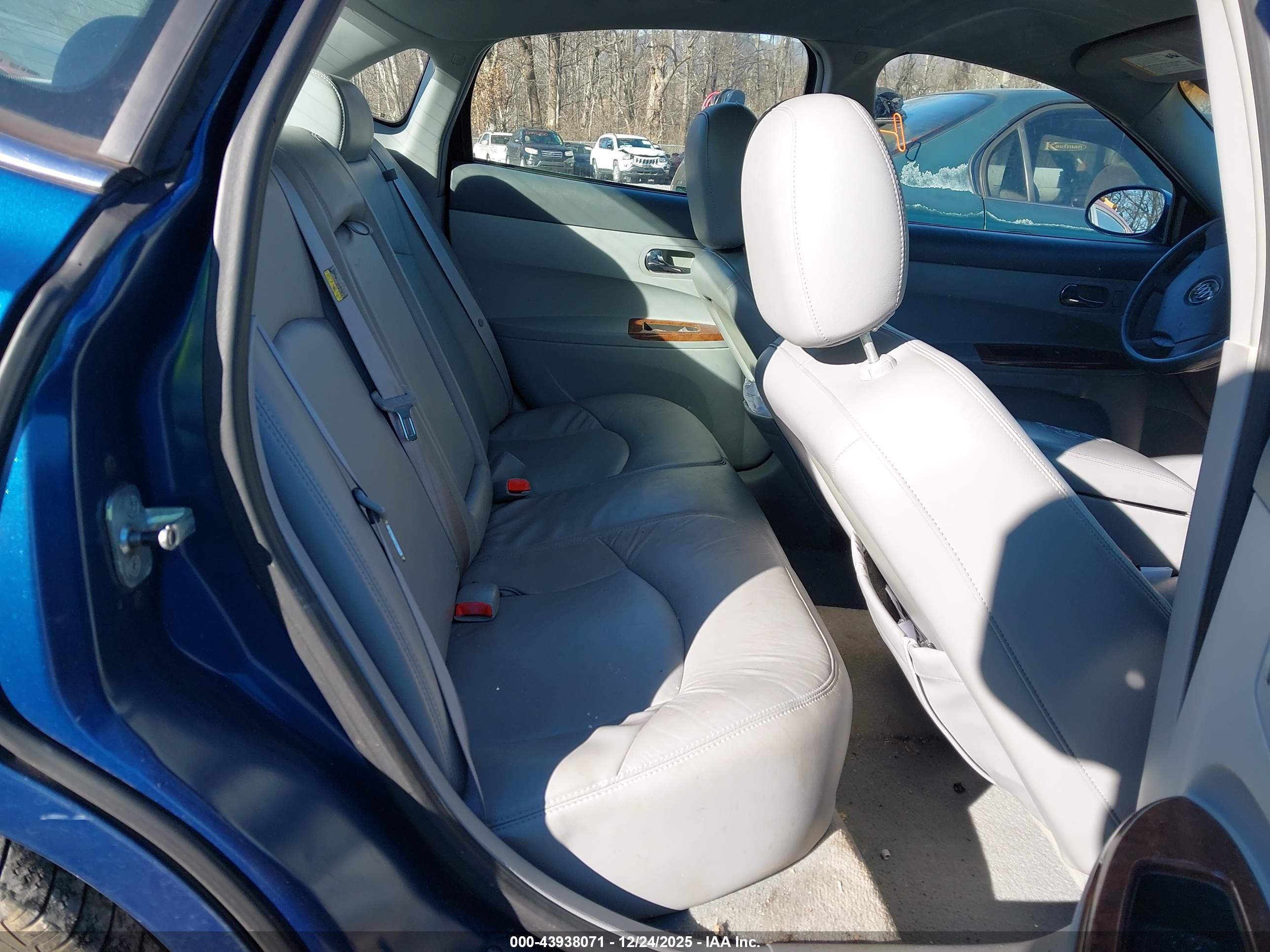 BUICK LACROSSE image 8
