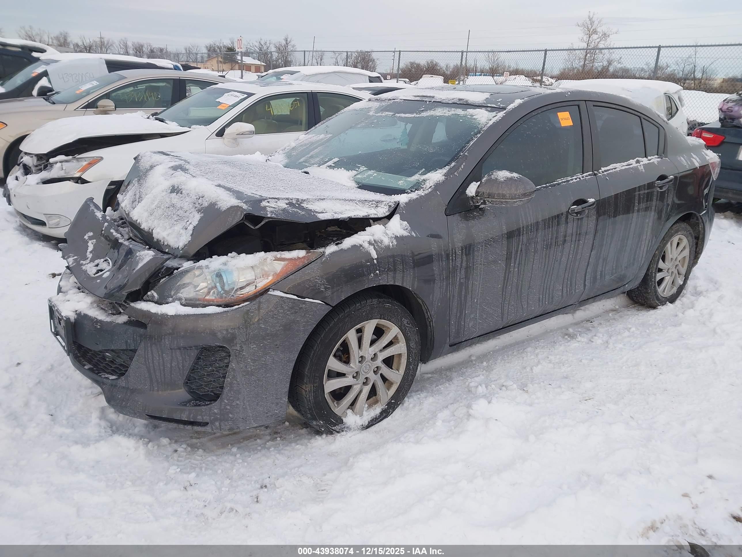 MAZDA MAZDA3 image 2