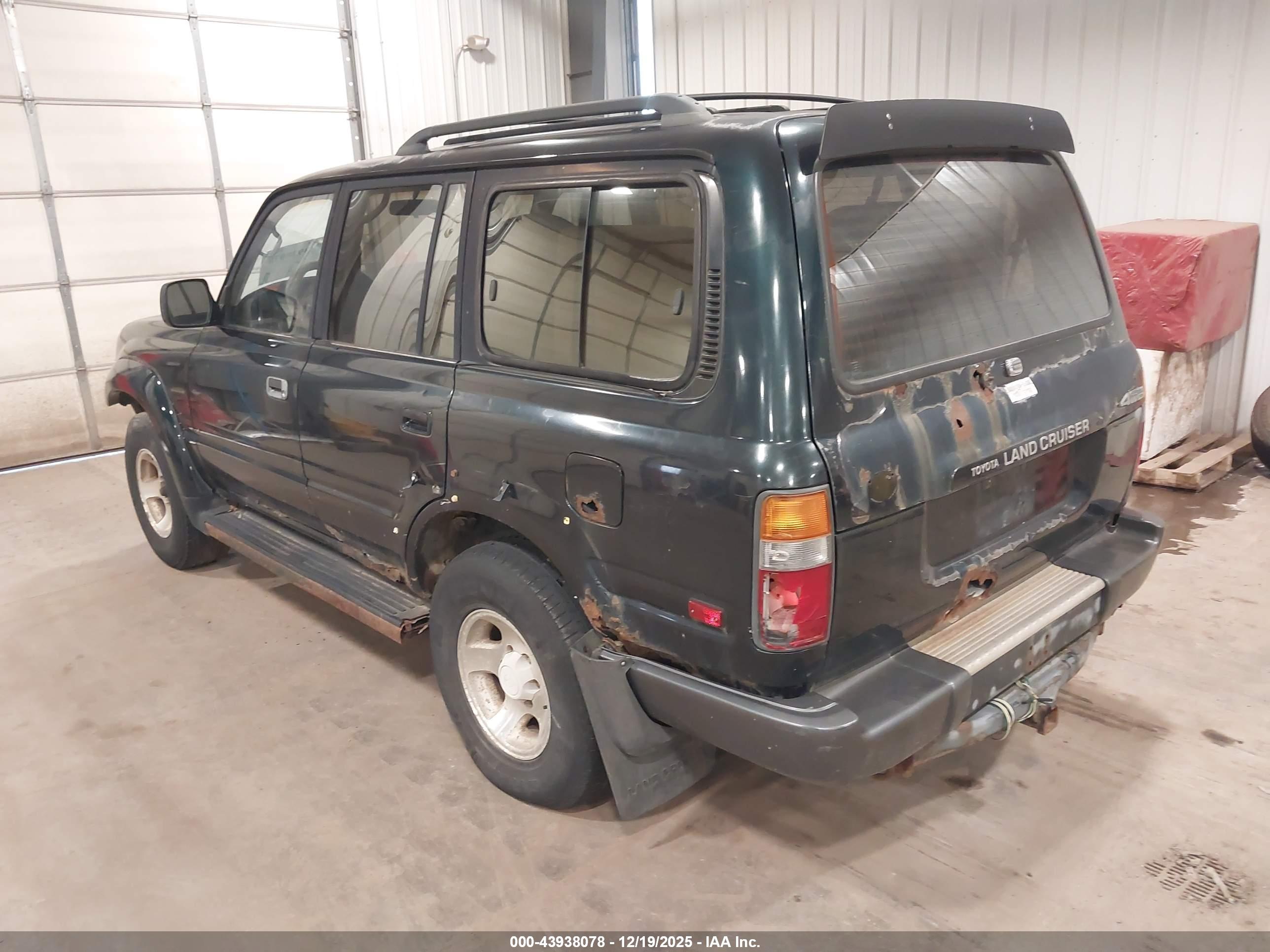 TOYOTA LAND image 3