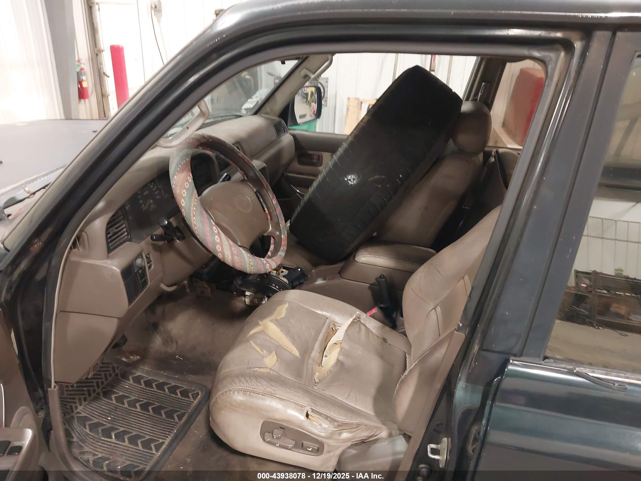 TOYOTA LAND image 5