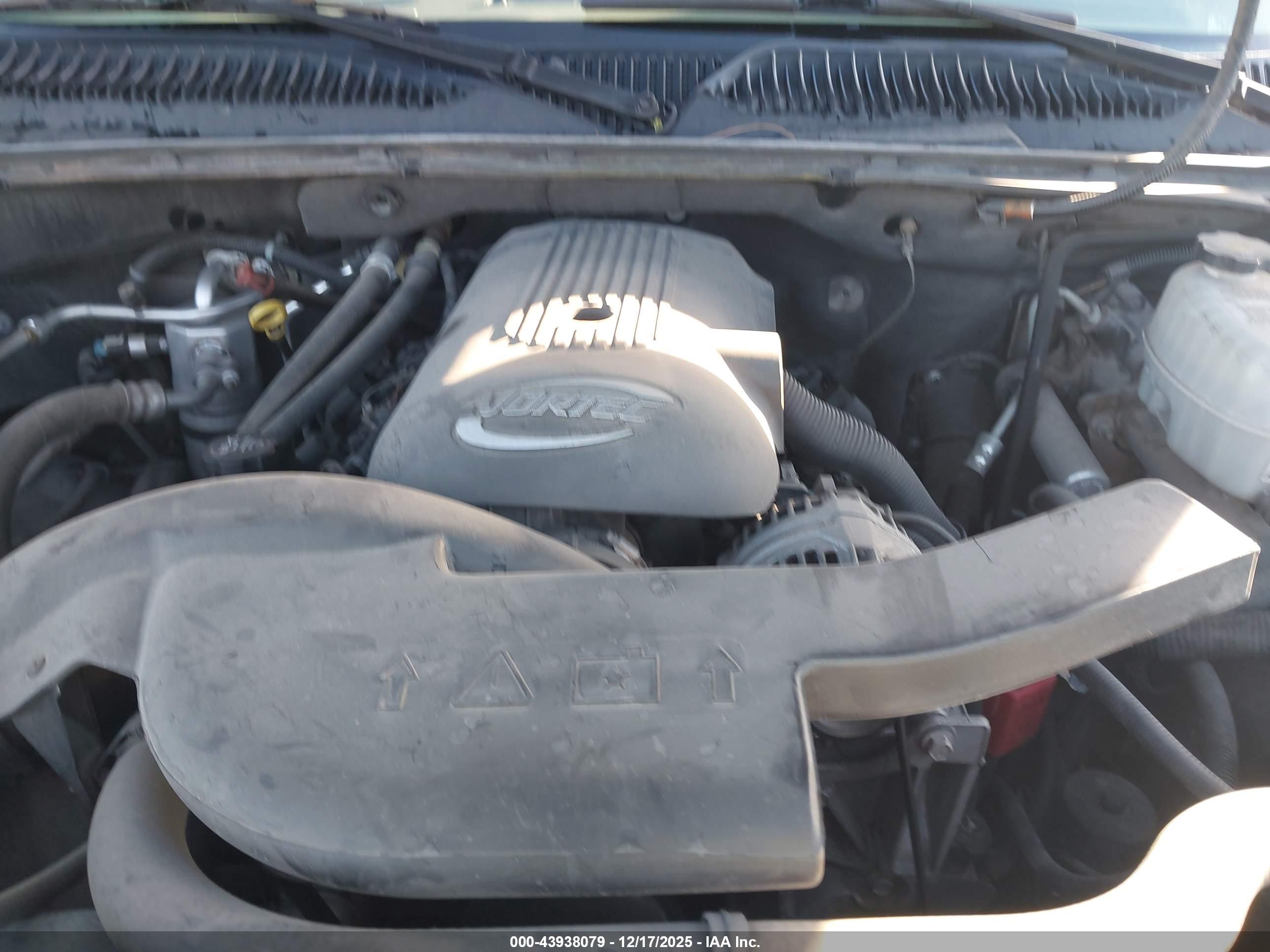 CHEVROLET SUBURBAN image 10