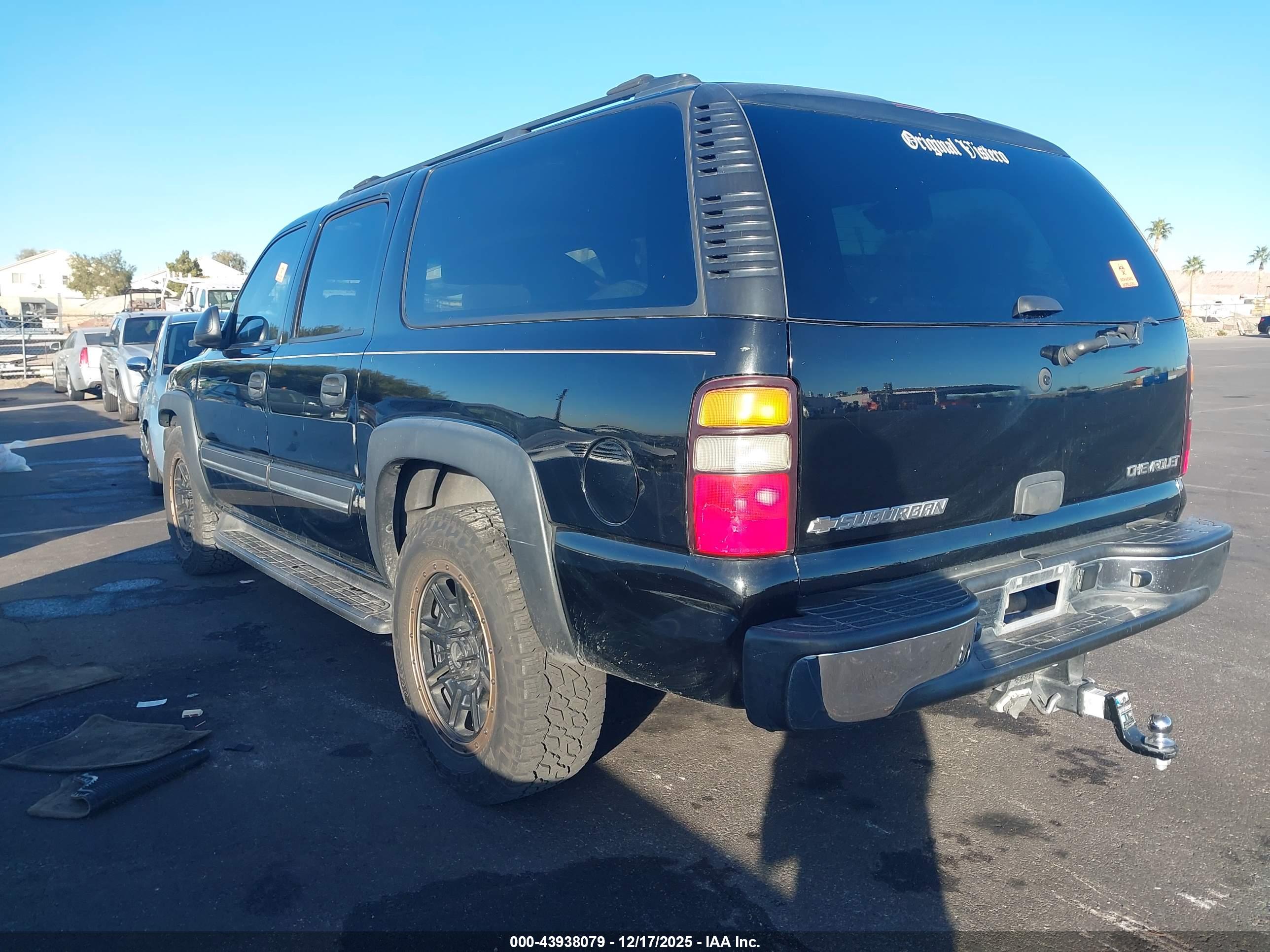 CHEVROLET SUBURBAN image 3
