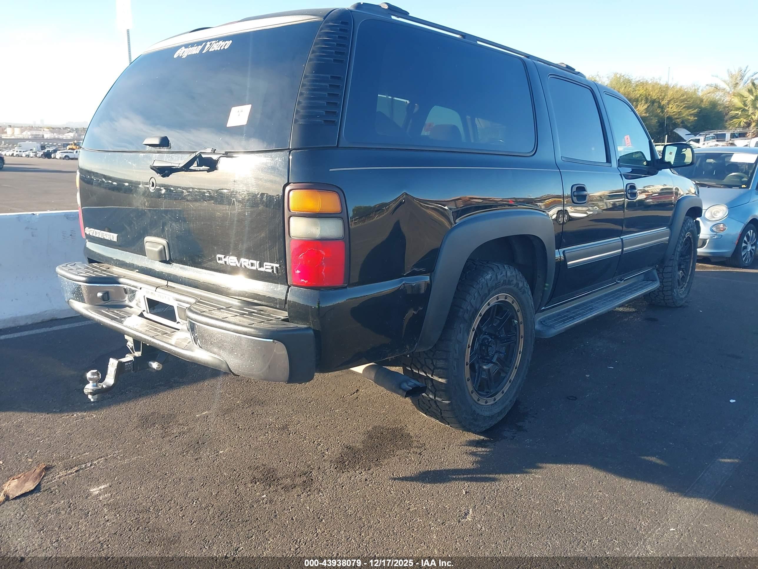 CHEVROLET SUBURBAN image 4