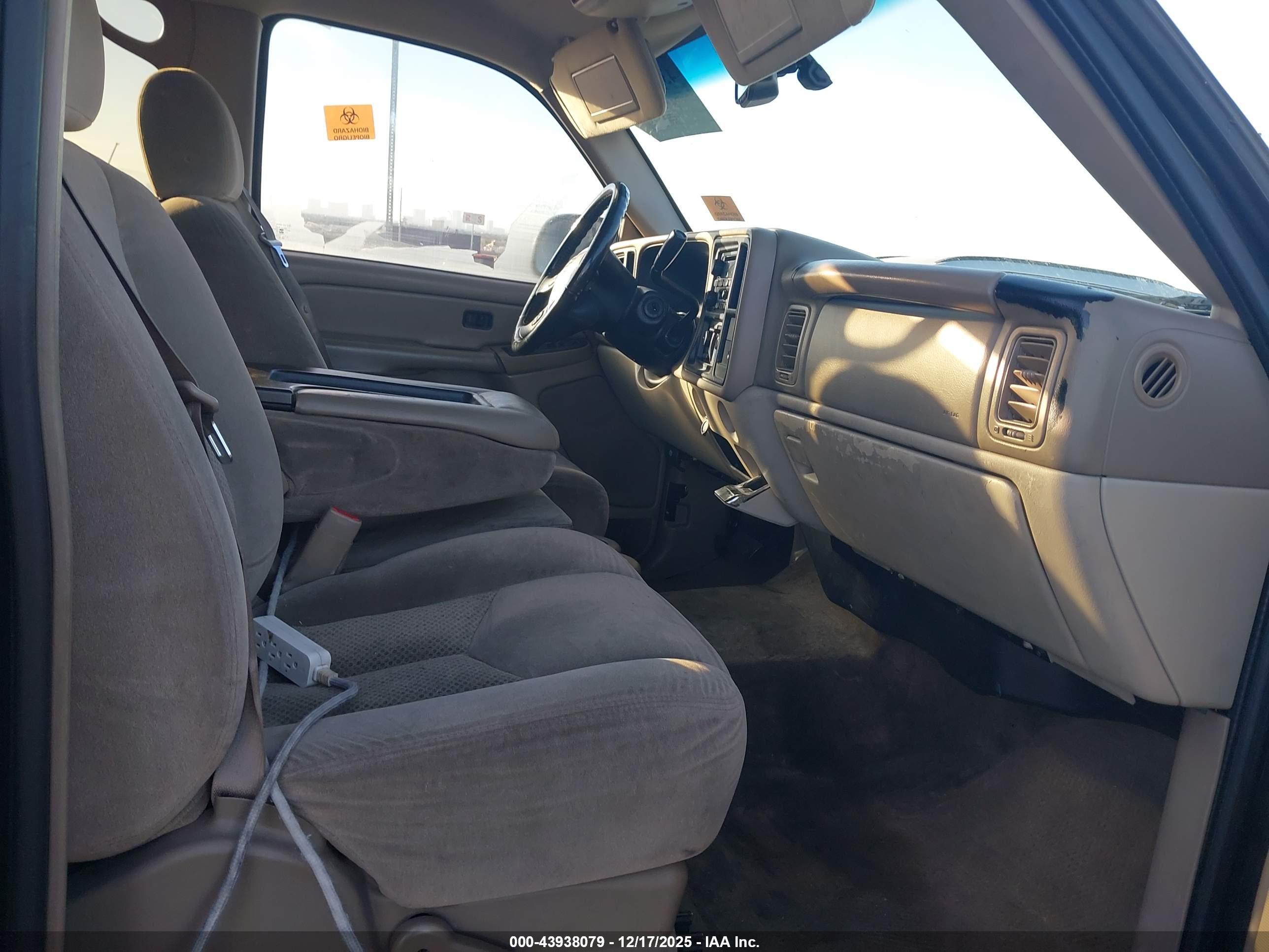 CHEVROLET SUBURBAN image 5