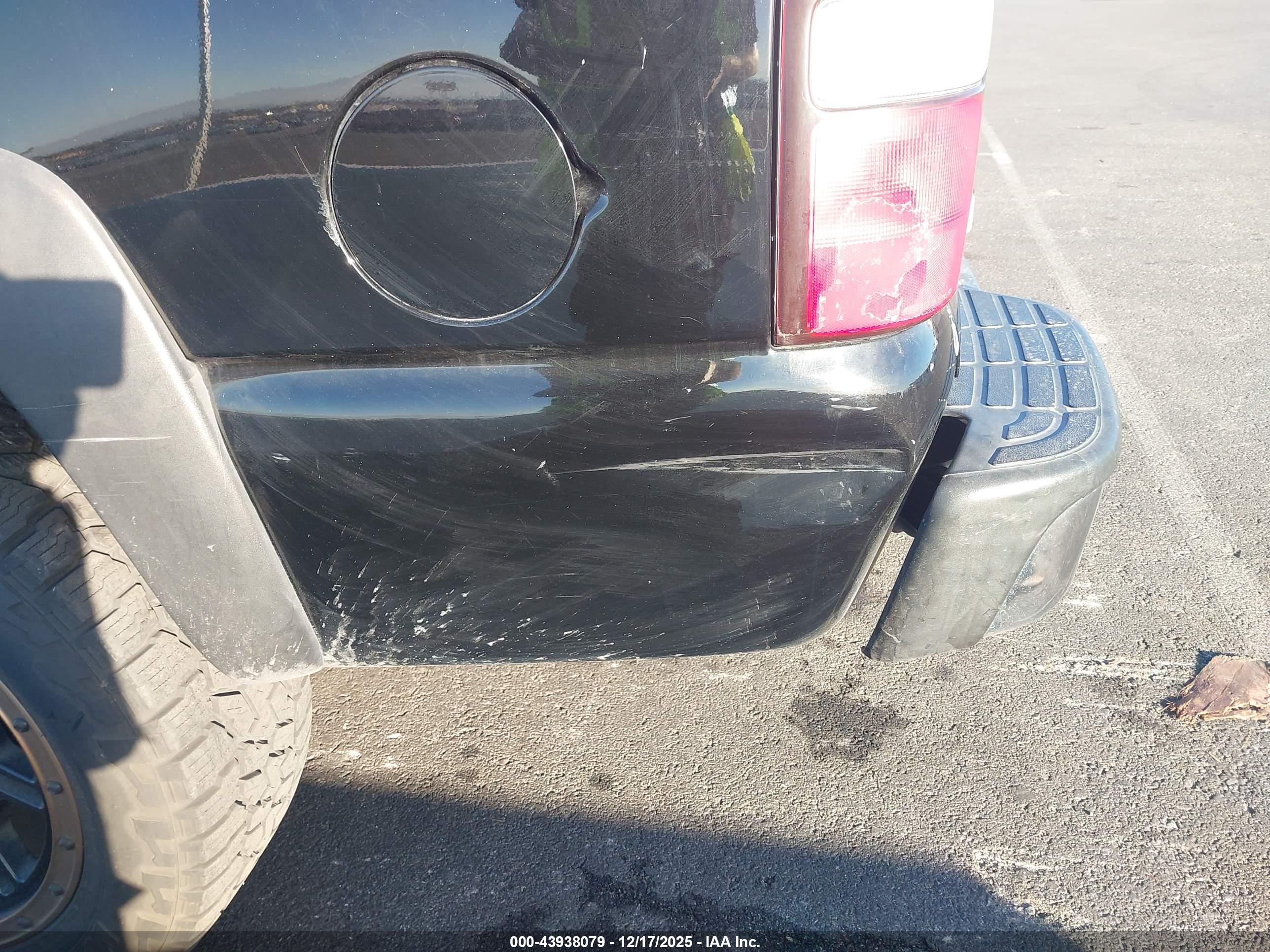 CHEVROLET SUBURBAN image 6