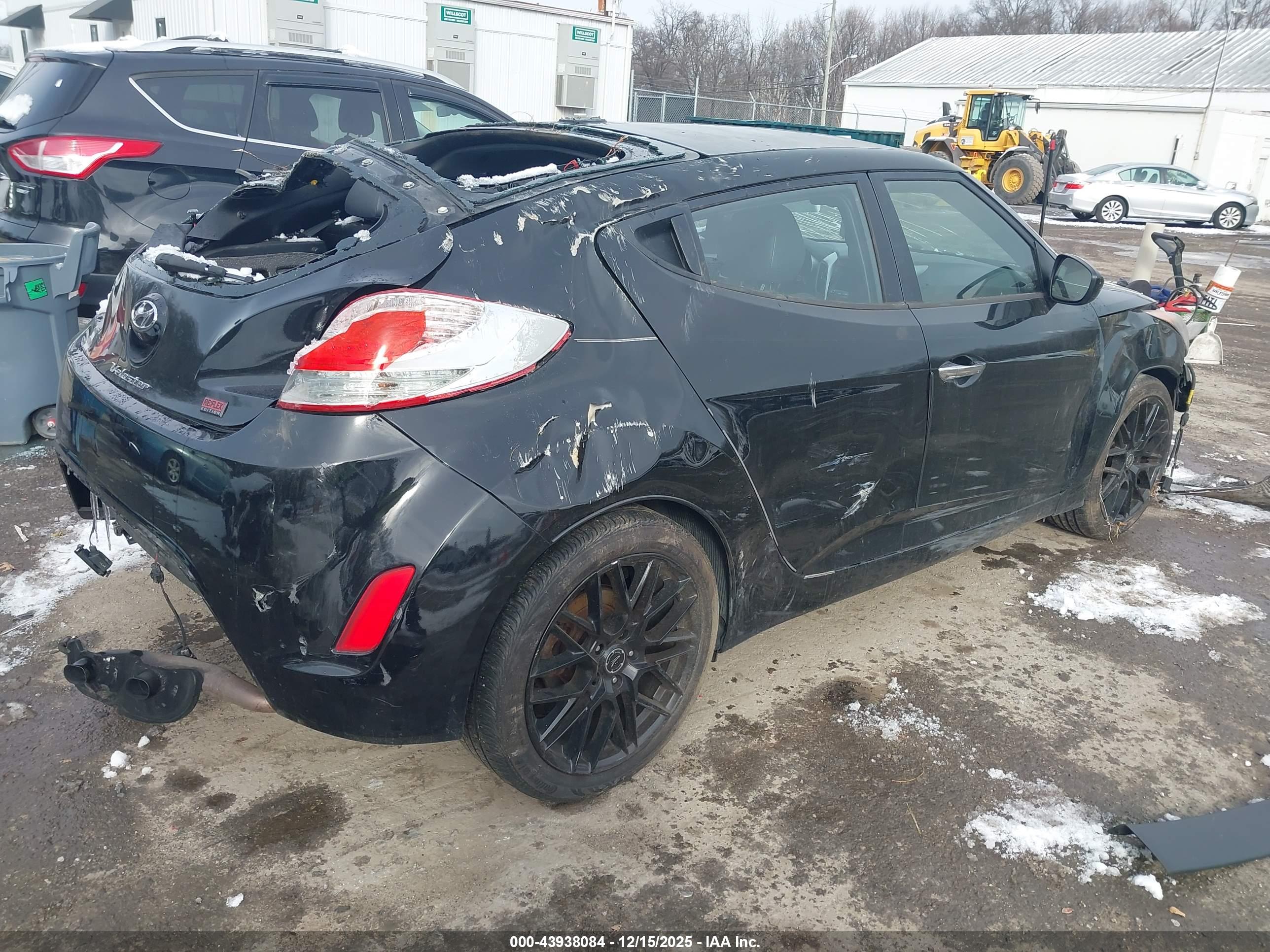HYUNDAI VELOSTER image 4