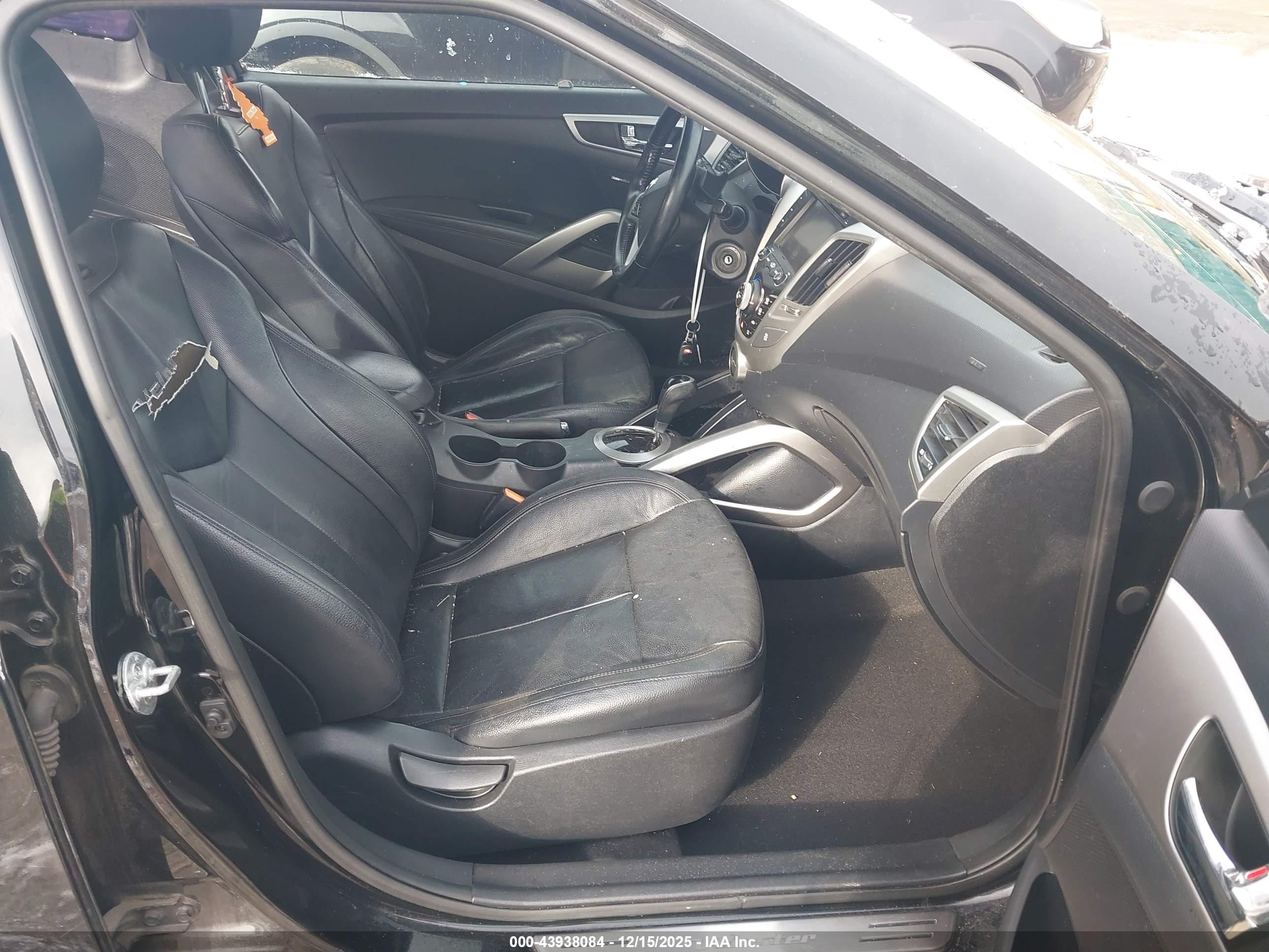 HYUNDAI VELOSTER image 5