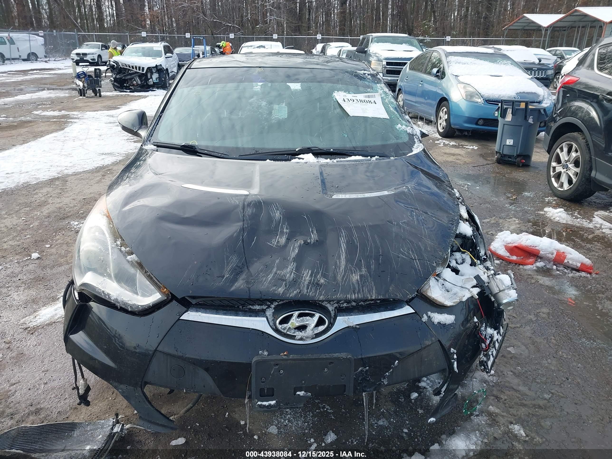 HYUNDAI VELOSTER image 6