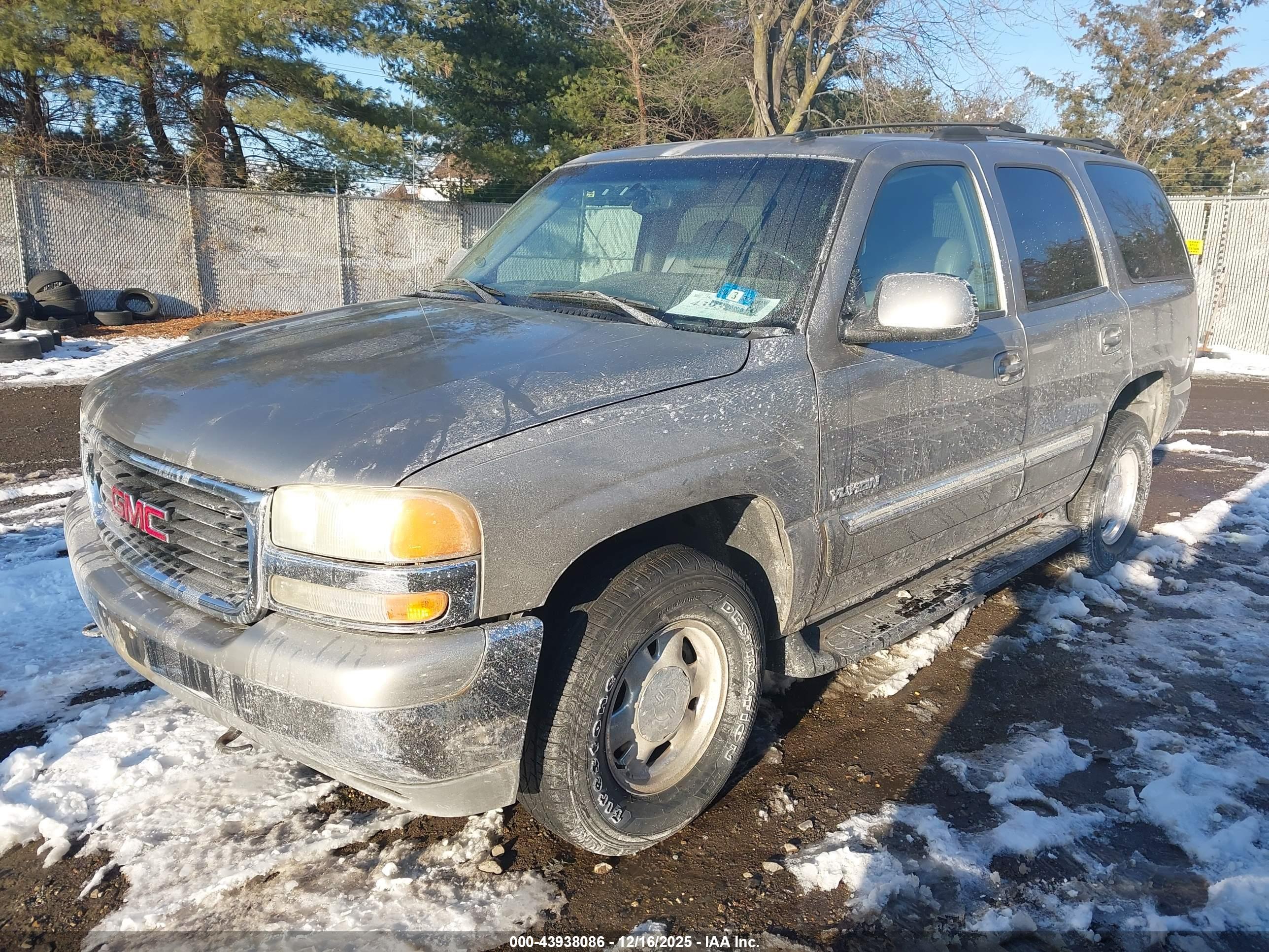 GMC YUKON image 2