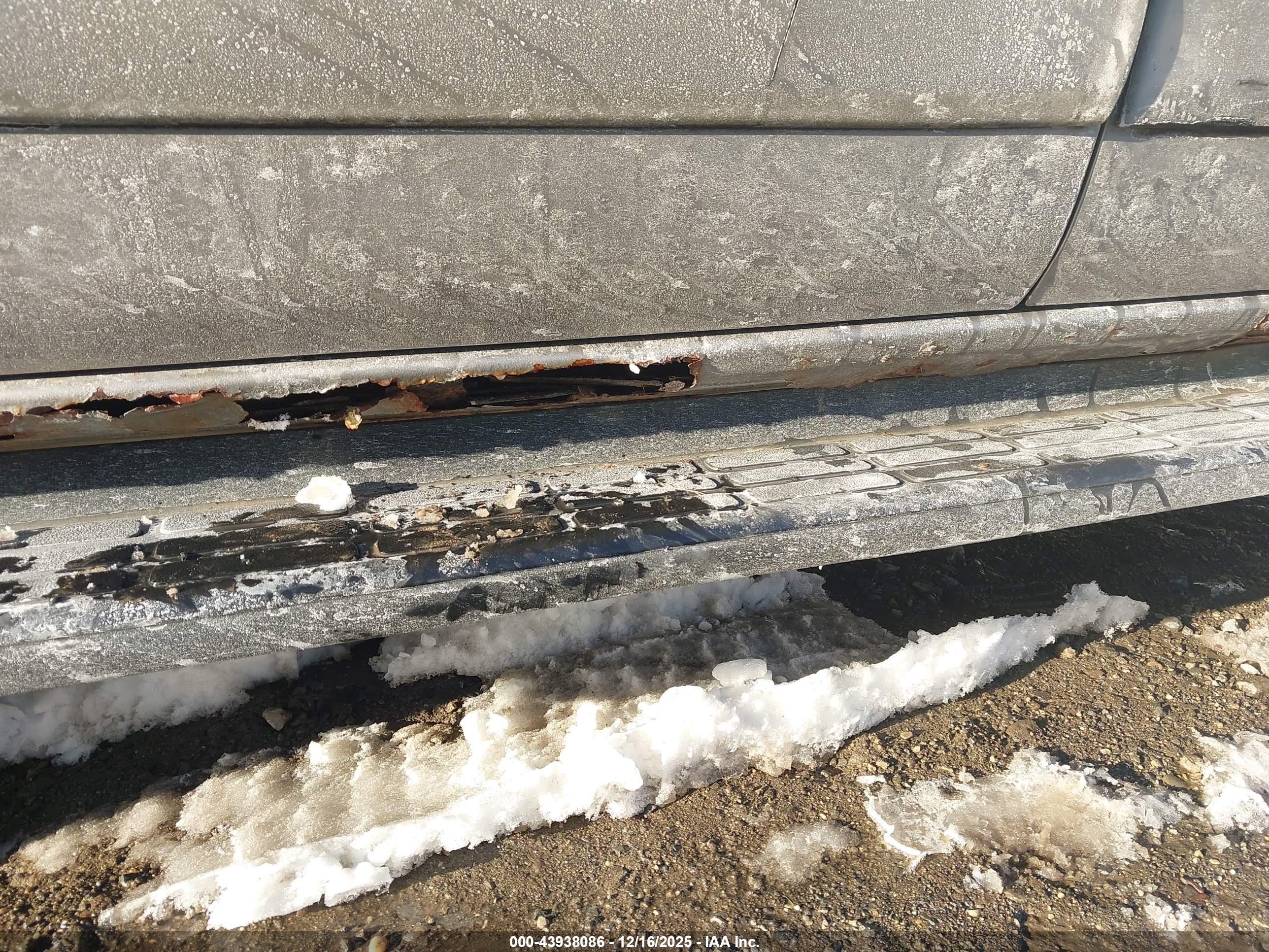 GMC YUKON image 6