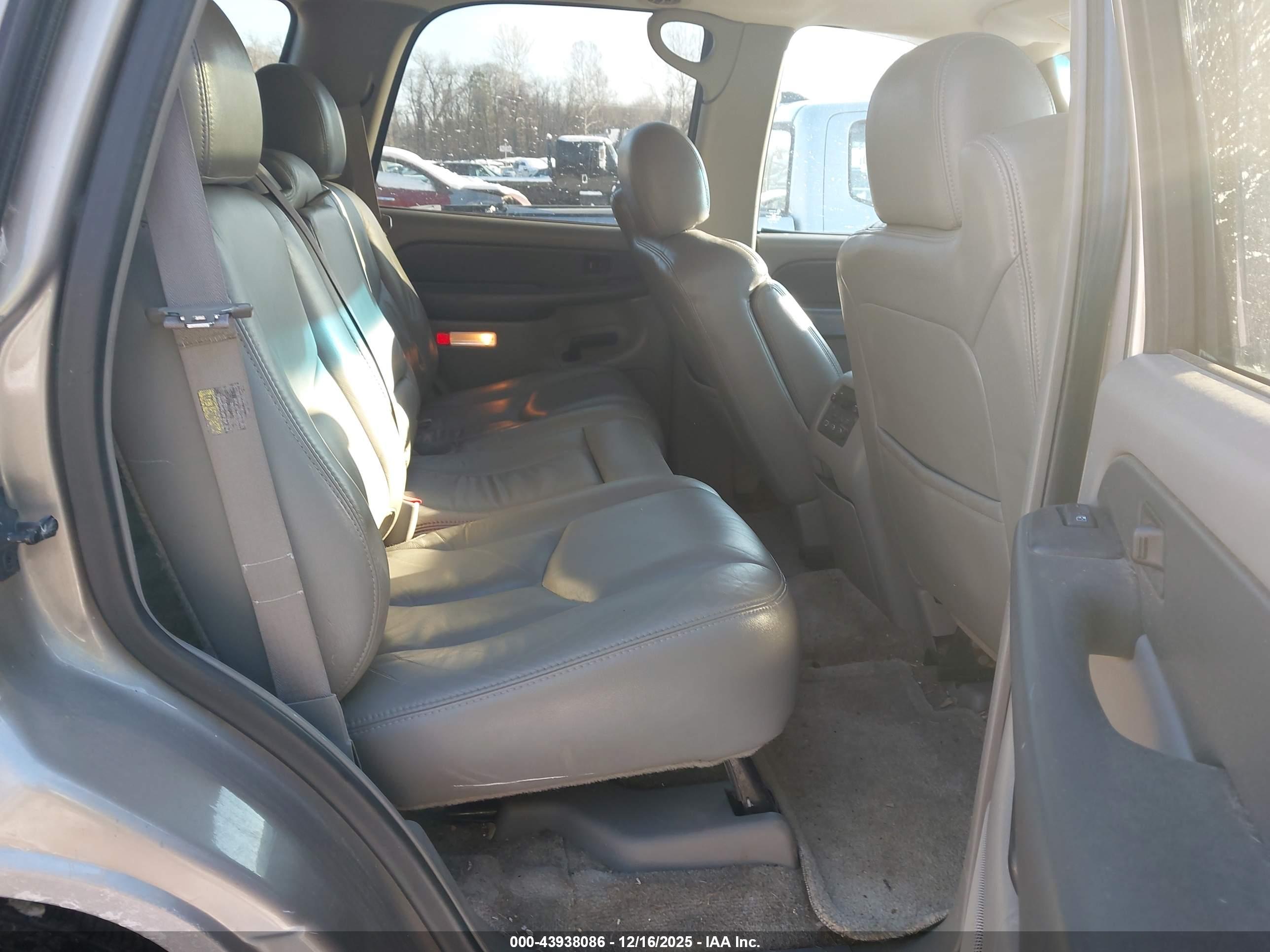 GMC YUKON image 8