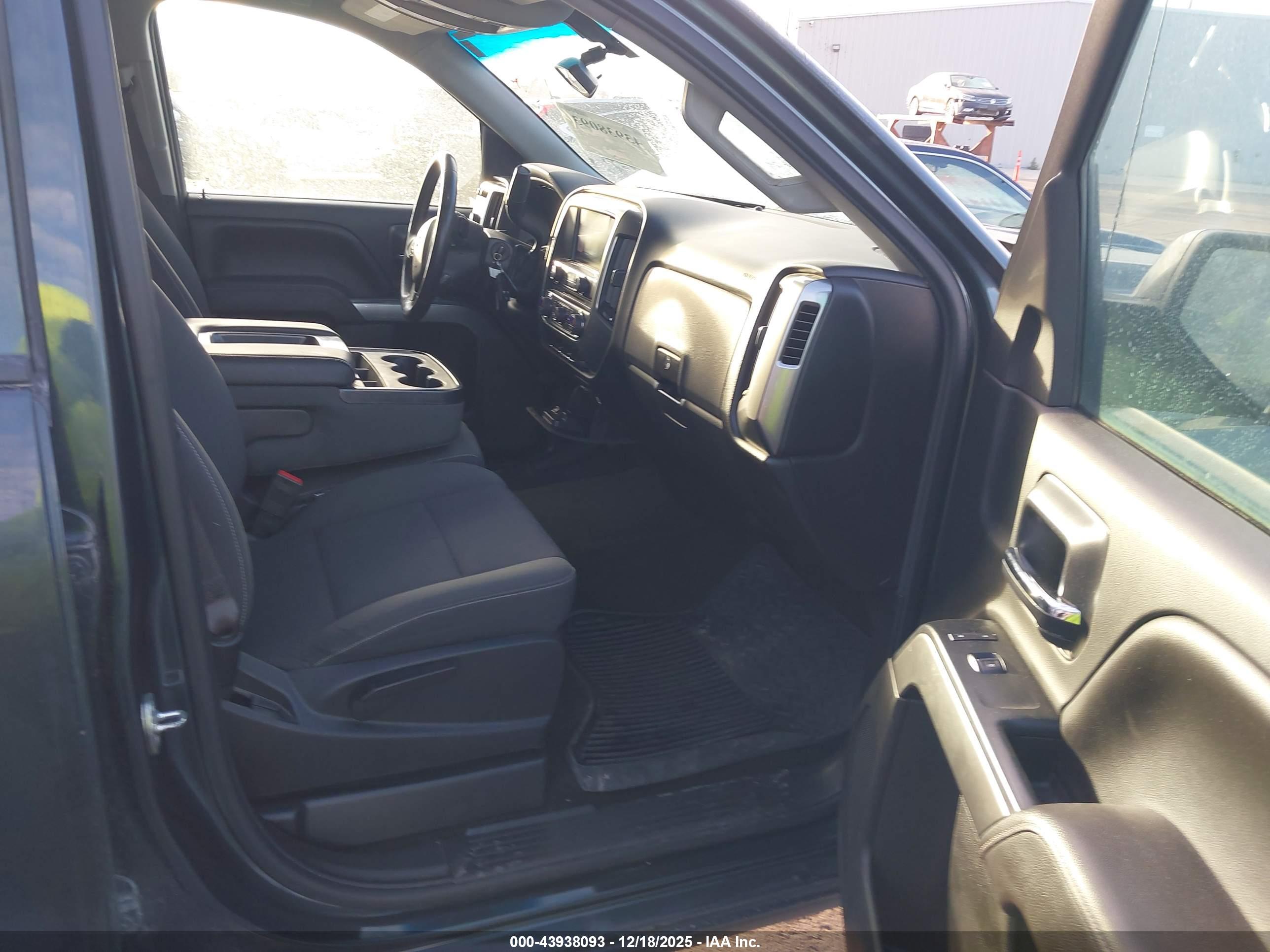 CHEVROLET SILVERADO image 5