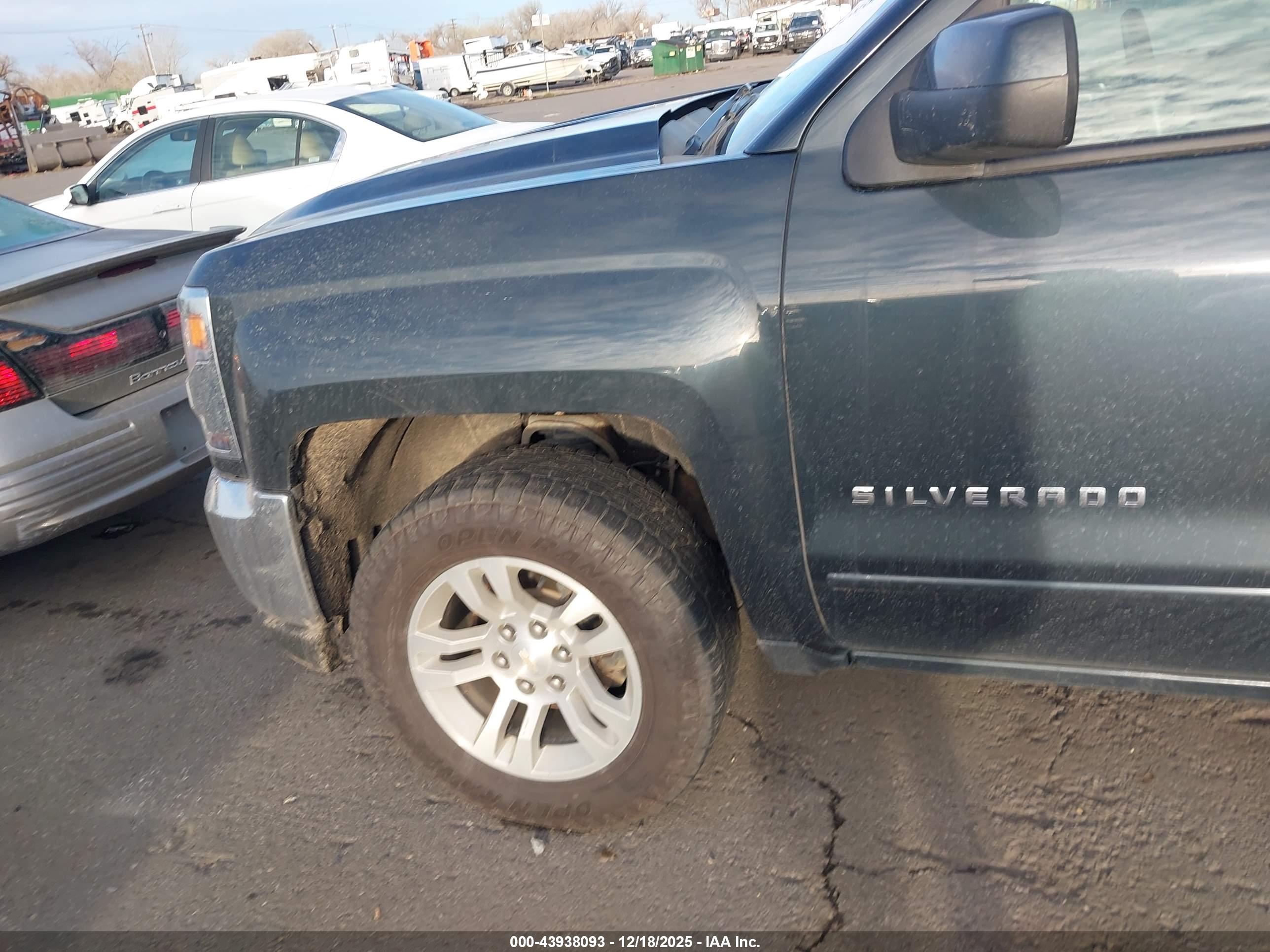 CHEVROLET SILVERADO image 6