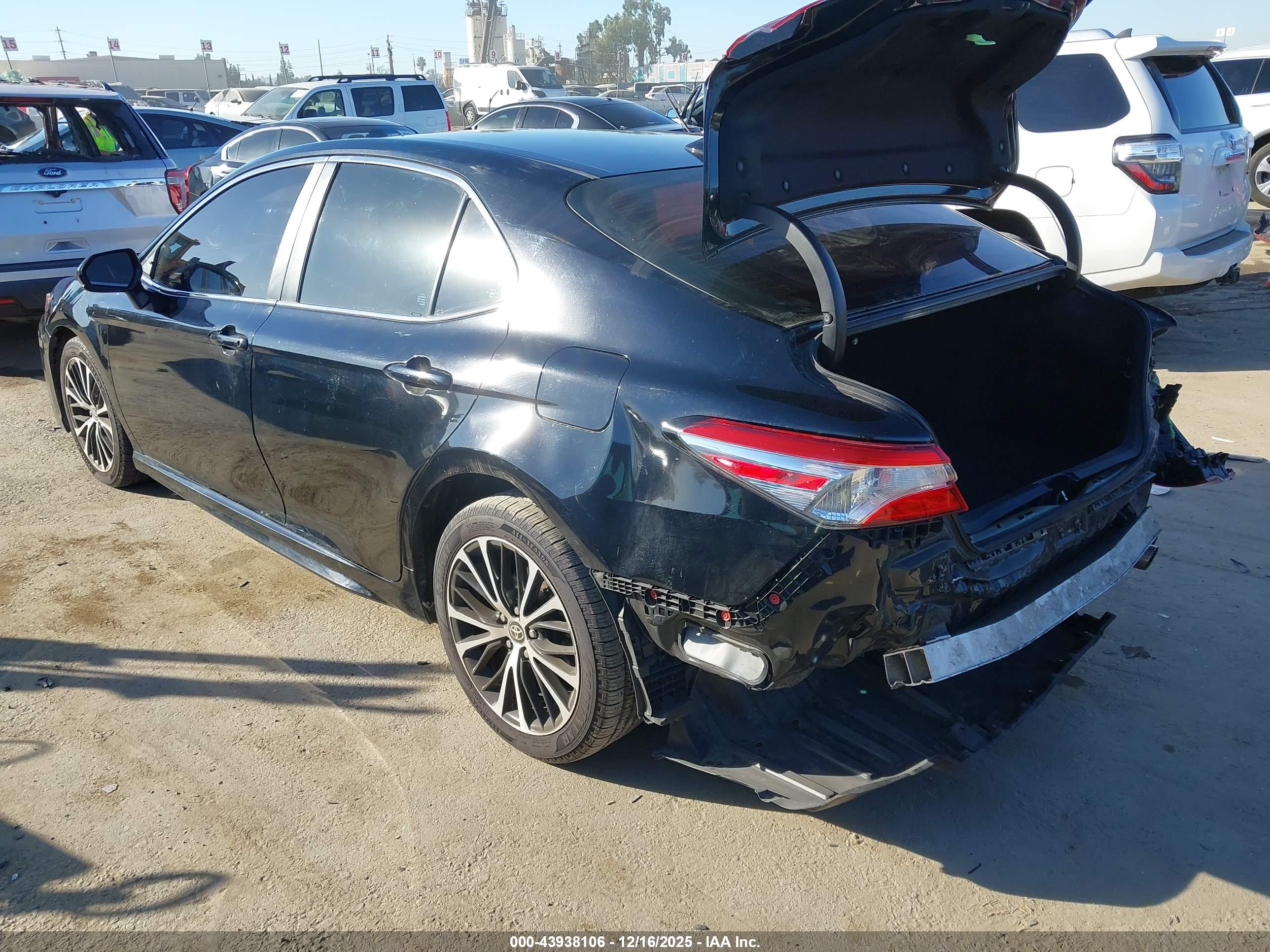 TOYOTA CAMRY image 3