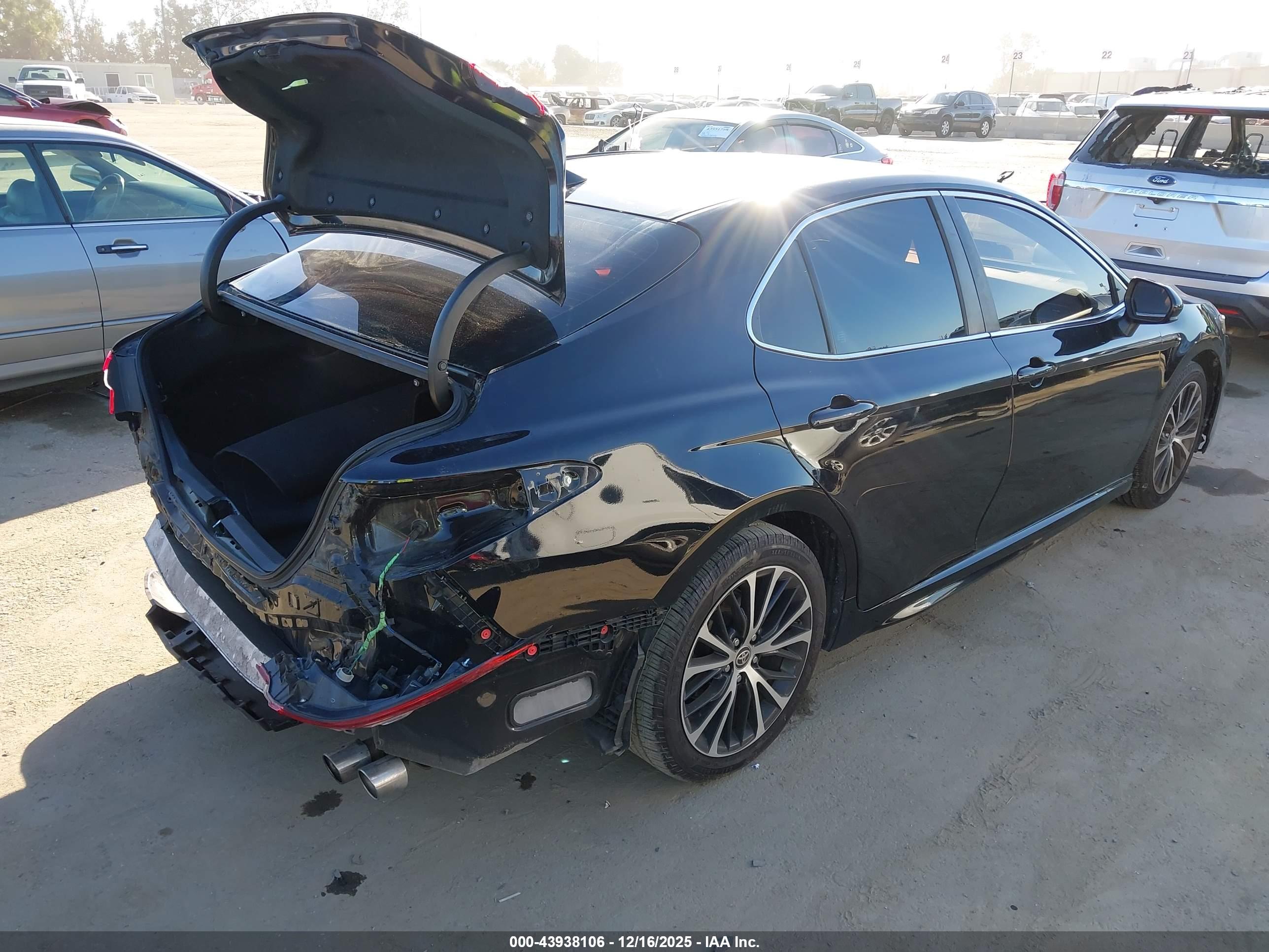 TOYOTA CAMRY image 4