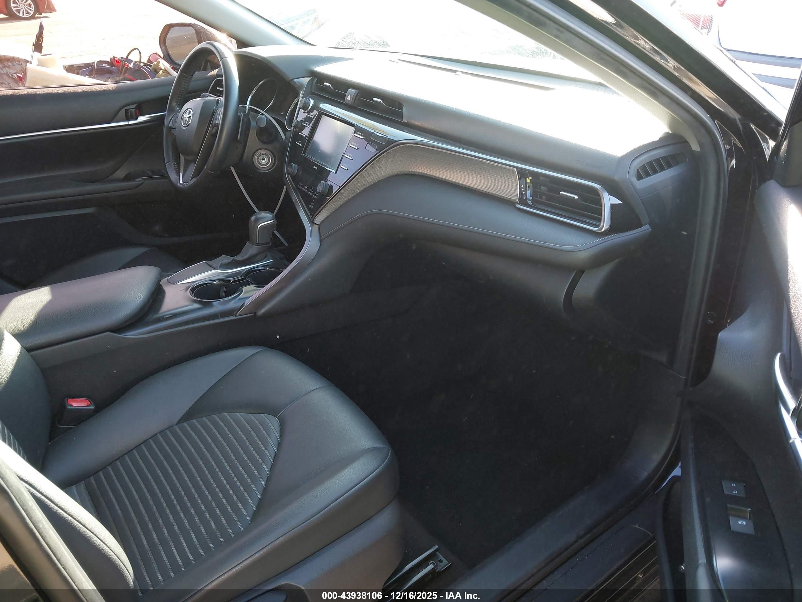 TOYOTA CAMRY image 5