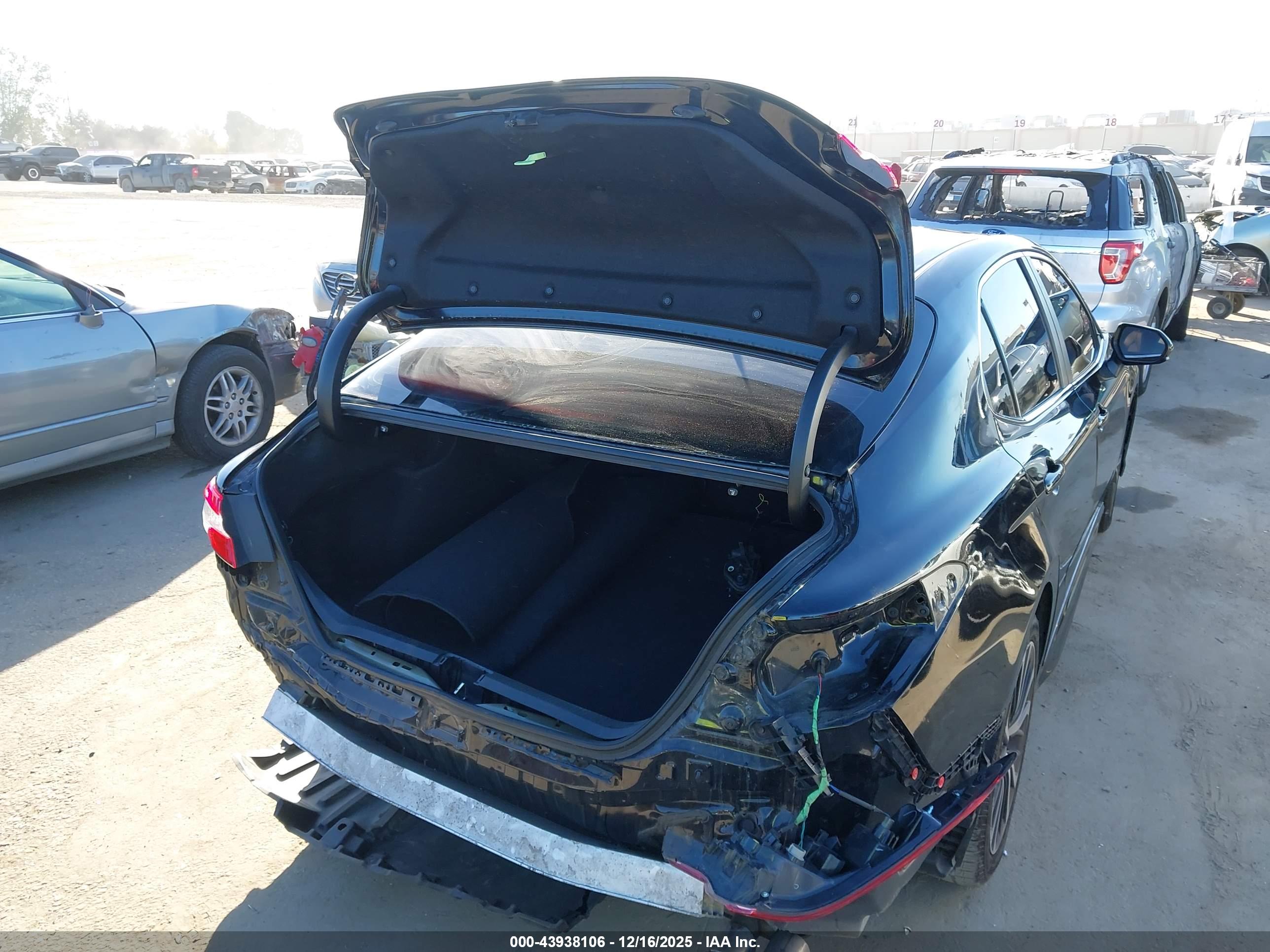 TOYOTA CAMRY image 6