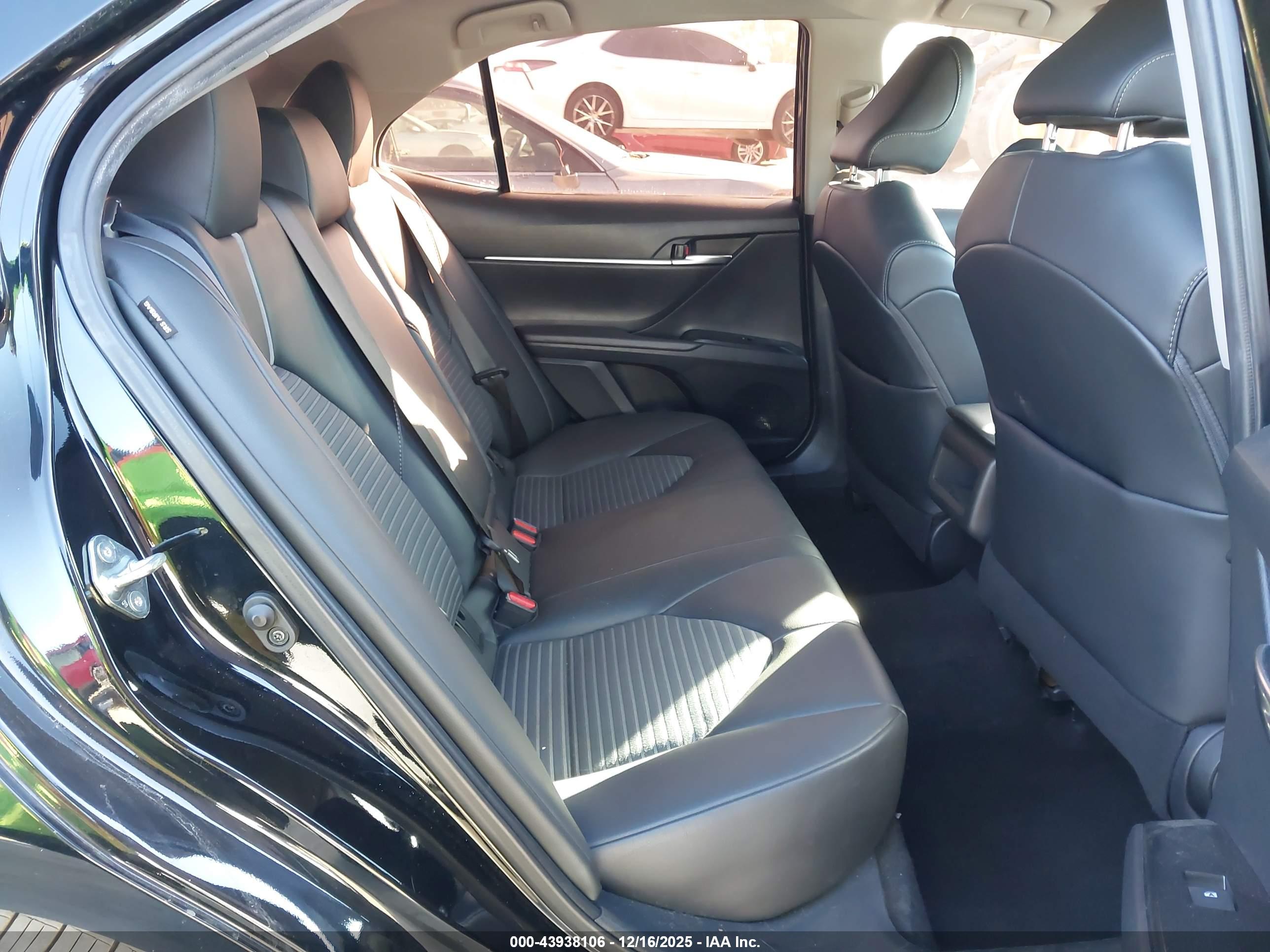 TOYOTA CAMRY image 8