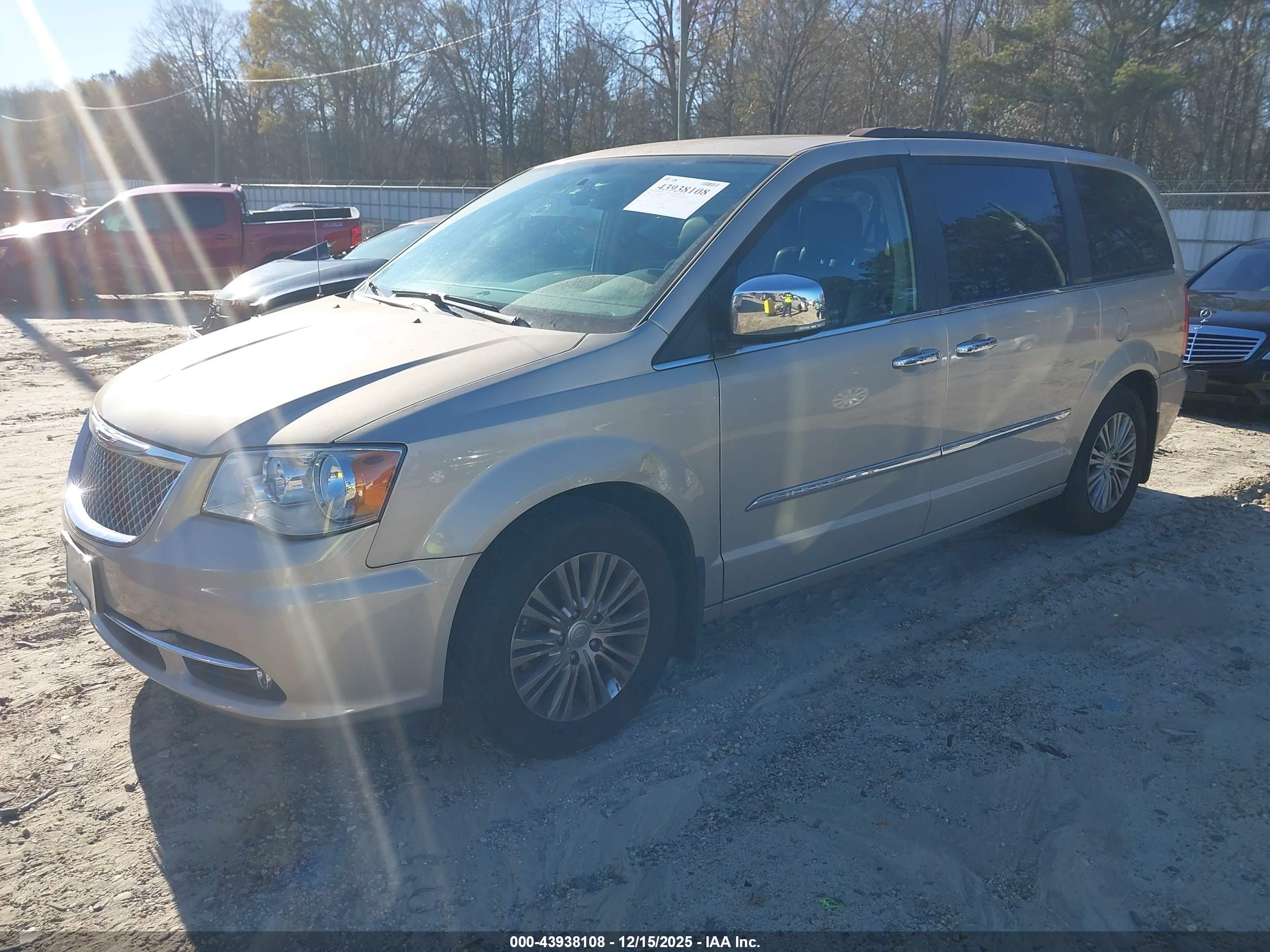 CHRYSLER TOWN image 2