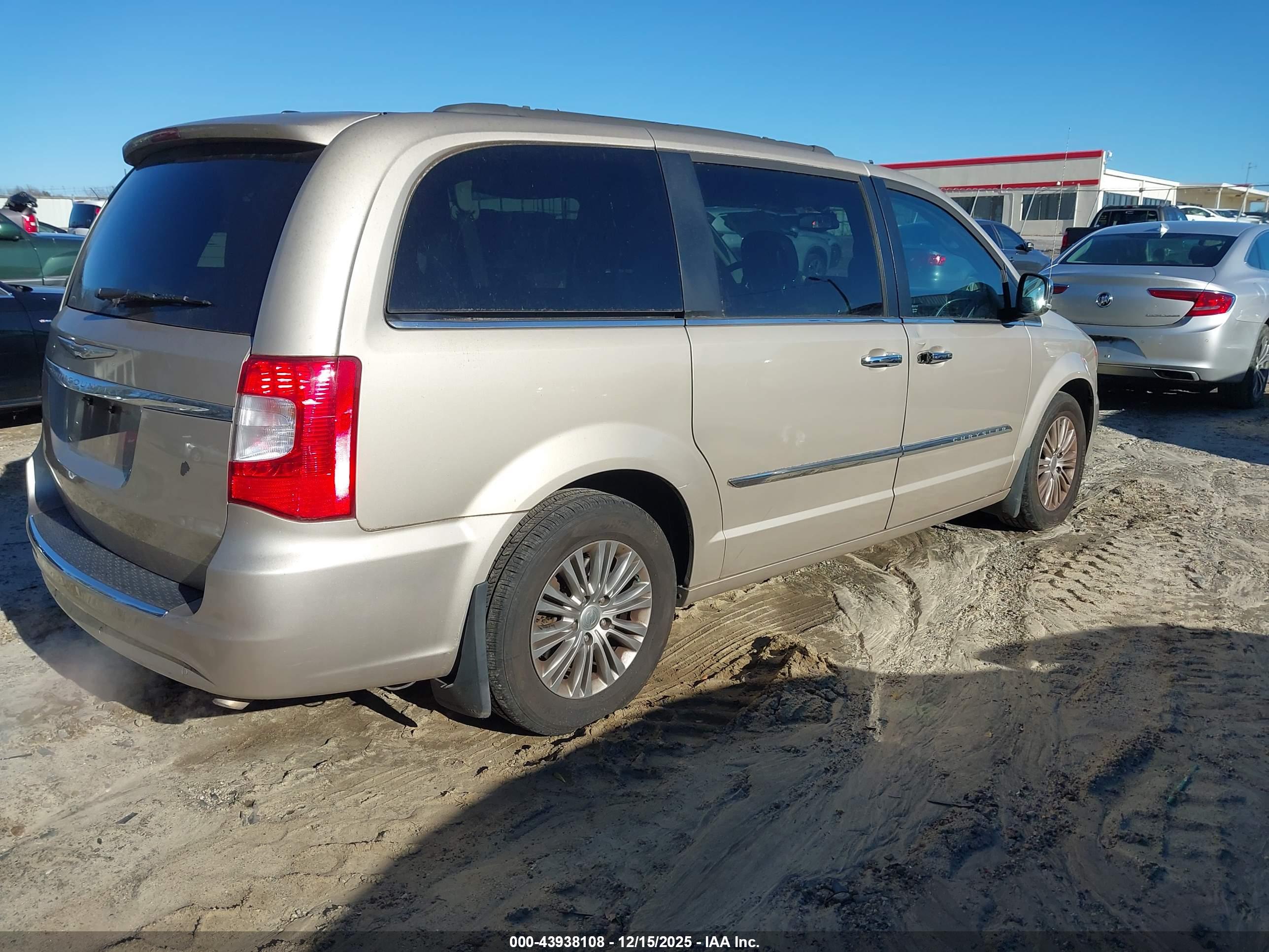 CHRYSLER TOWN image 4