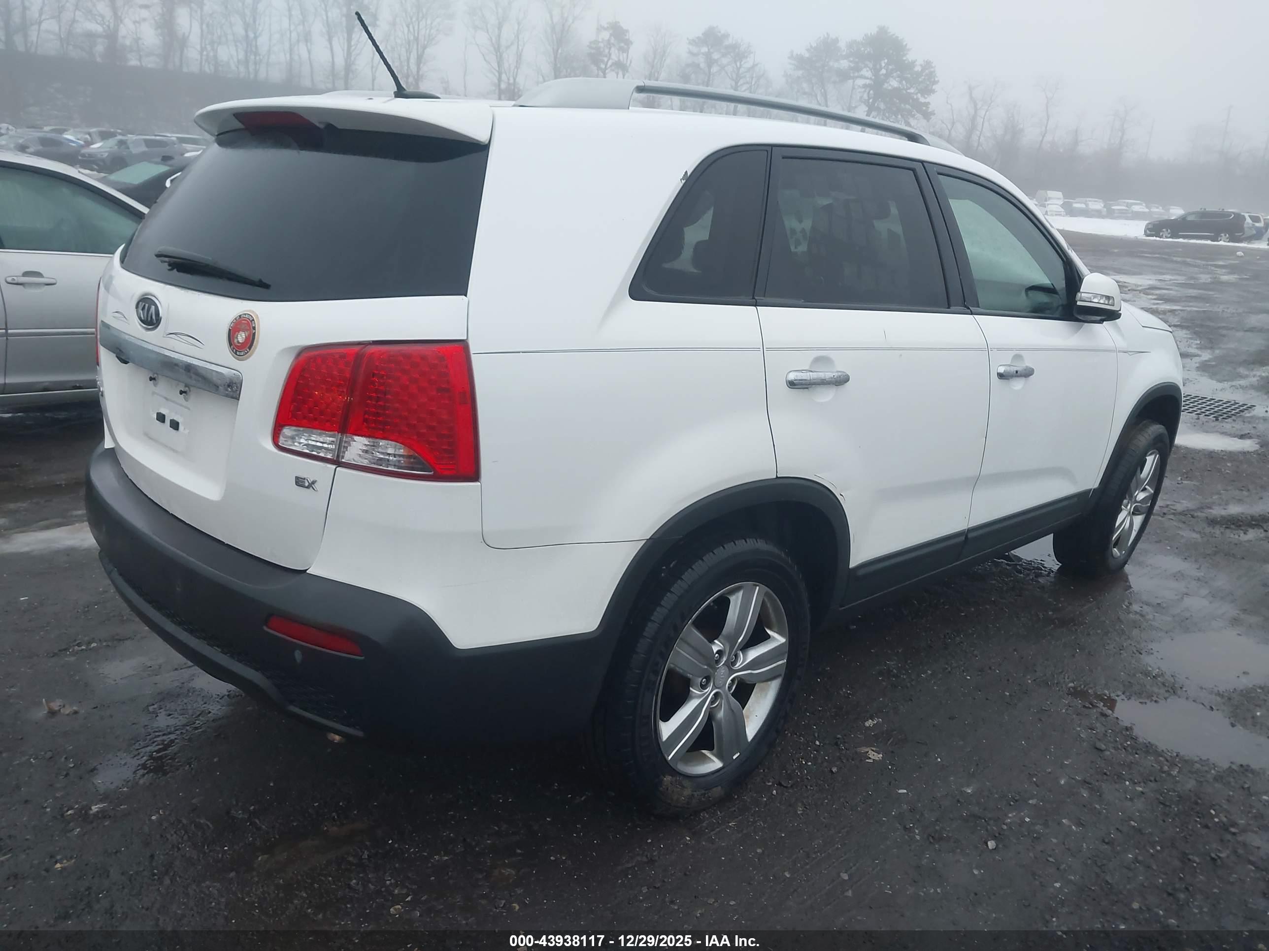 KIA SORENTO image 4