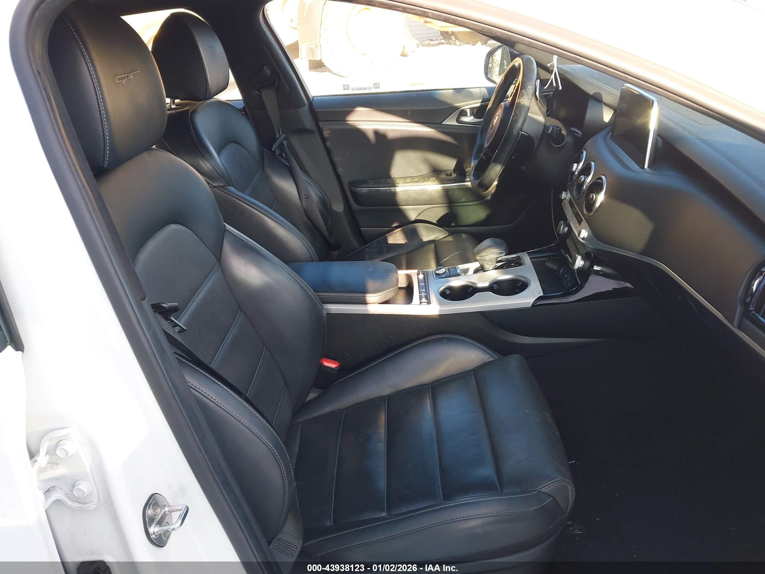 KIA STINGER image 5