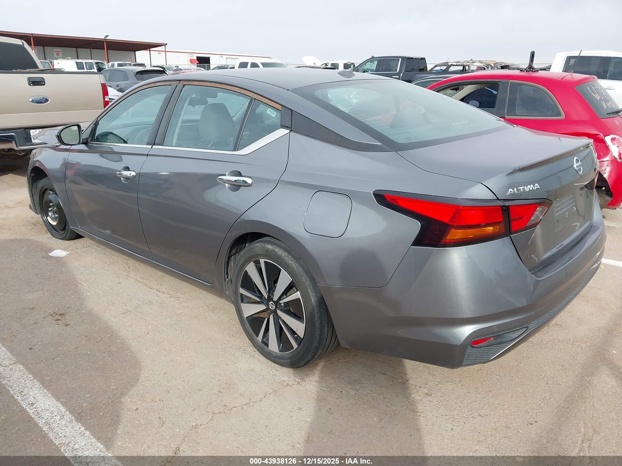NISSAN ALTIMA image 3