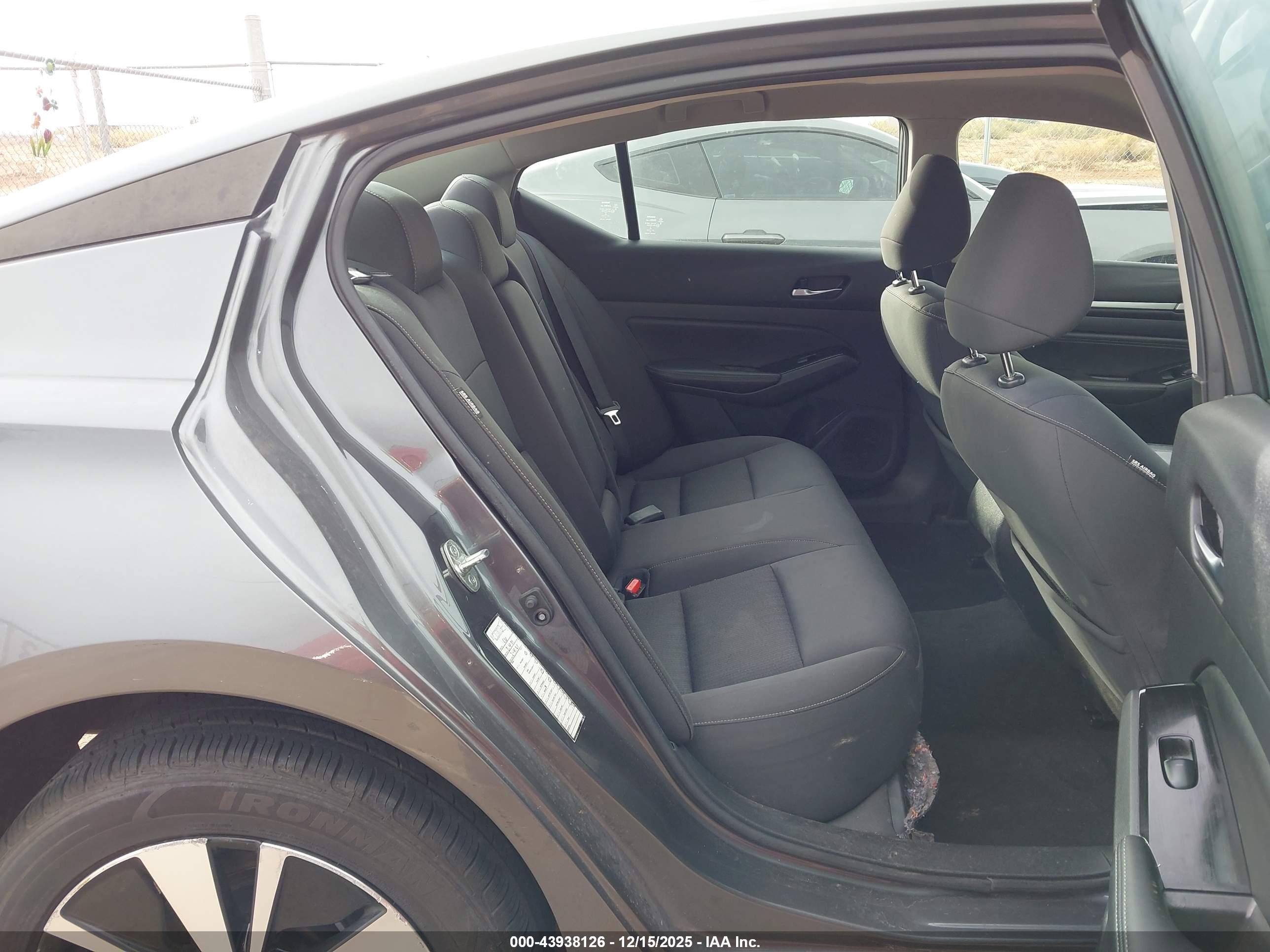 NISSAN ALTIMA image 8