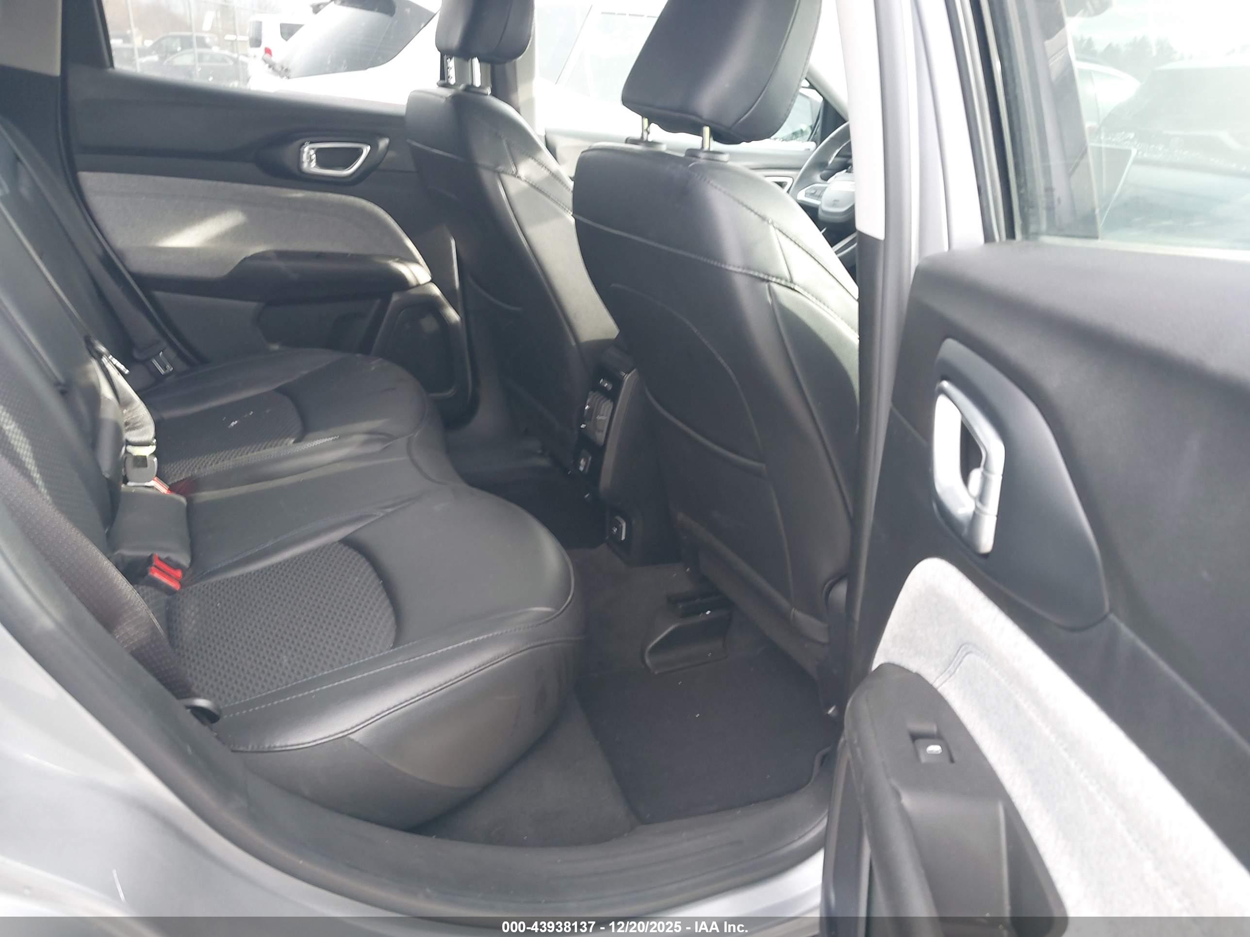 JEEP COMPASS image 8