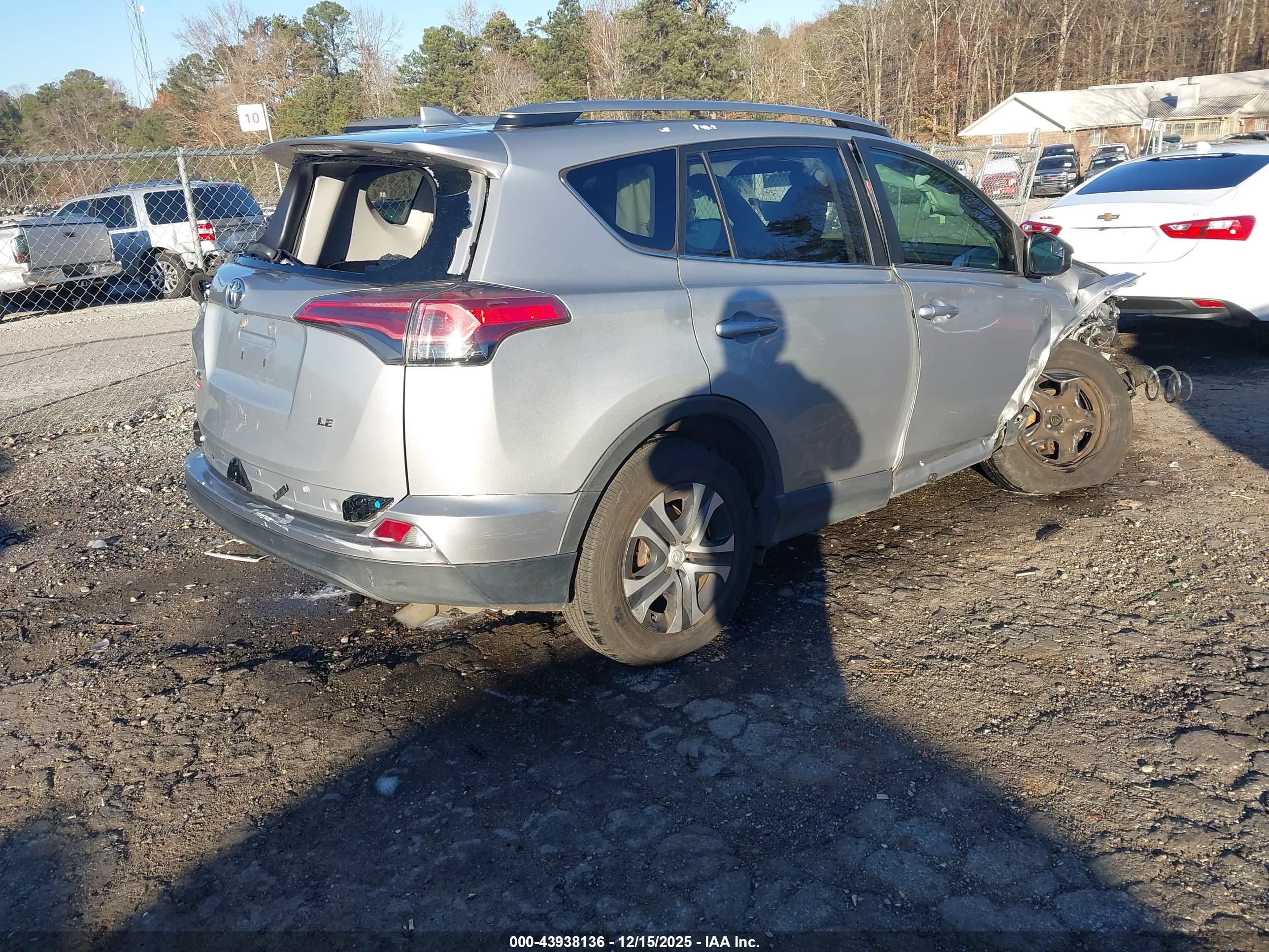 TOYOTA RAV4 image 4
