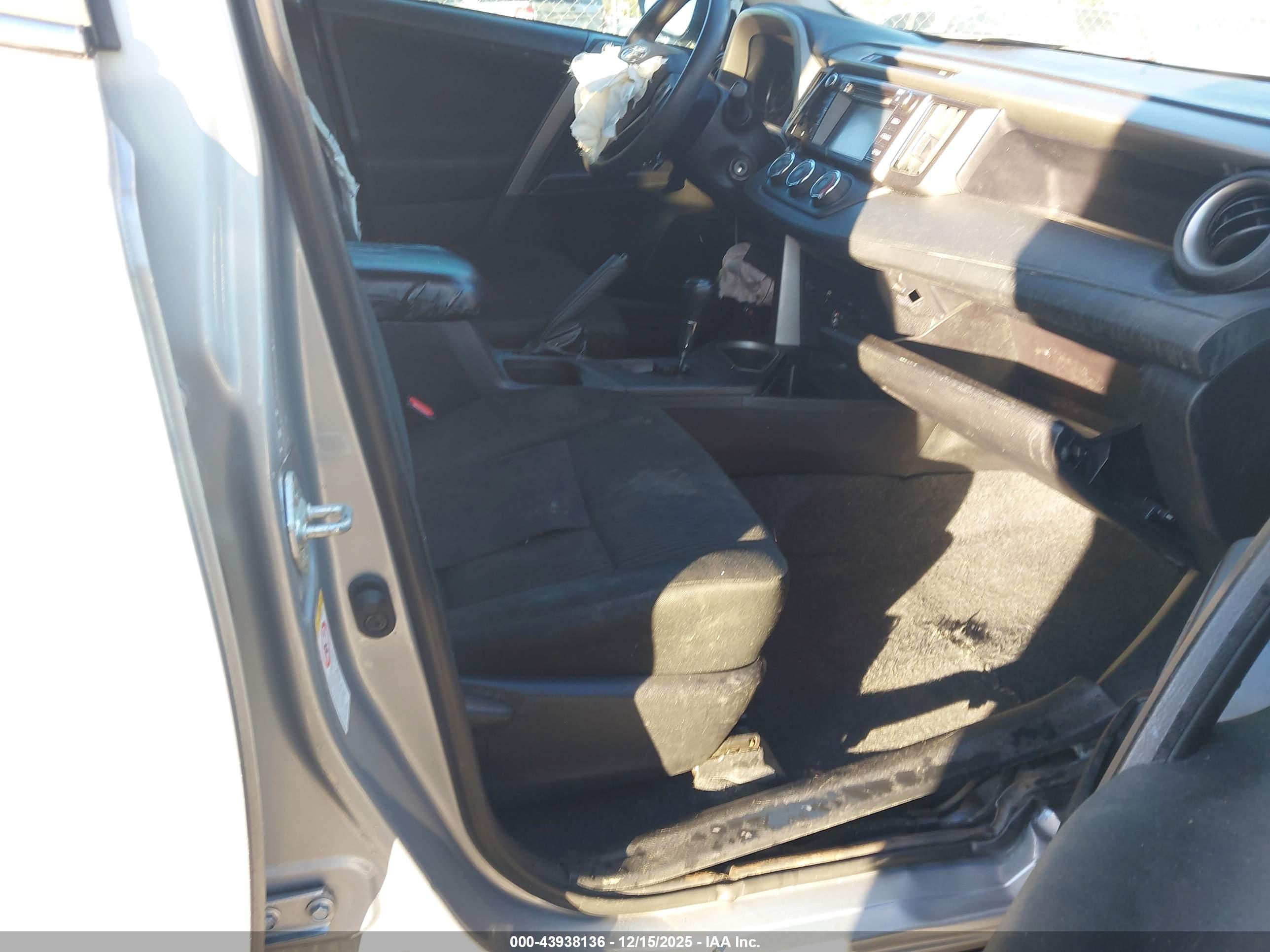 TOYOTA RAV4 image 5