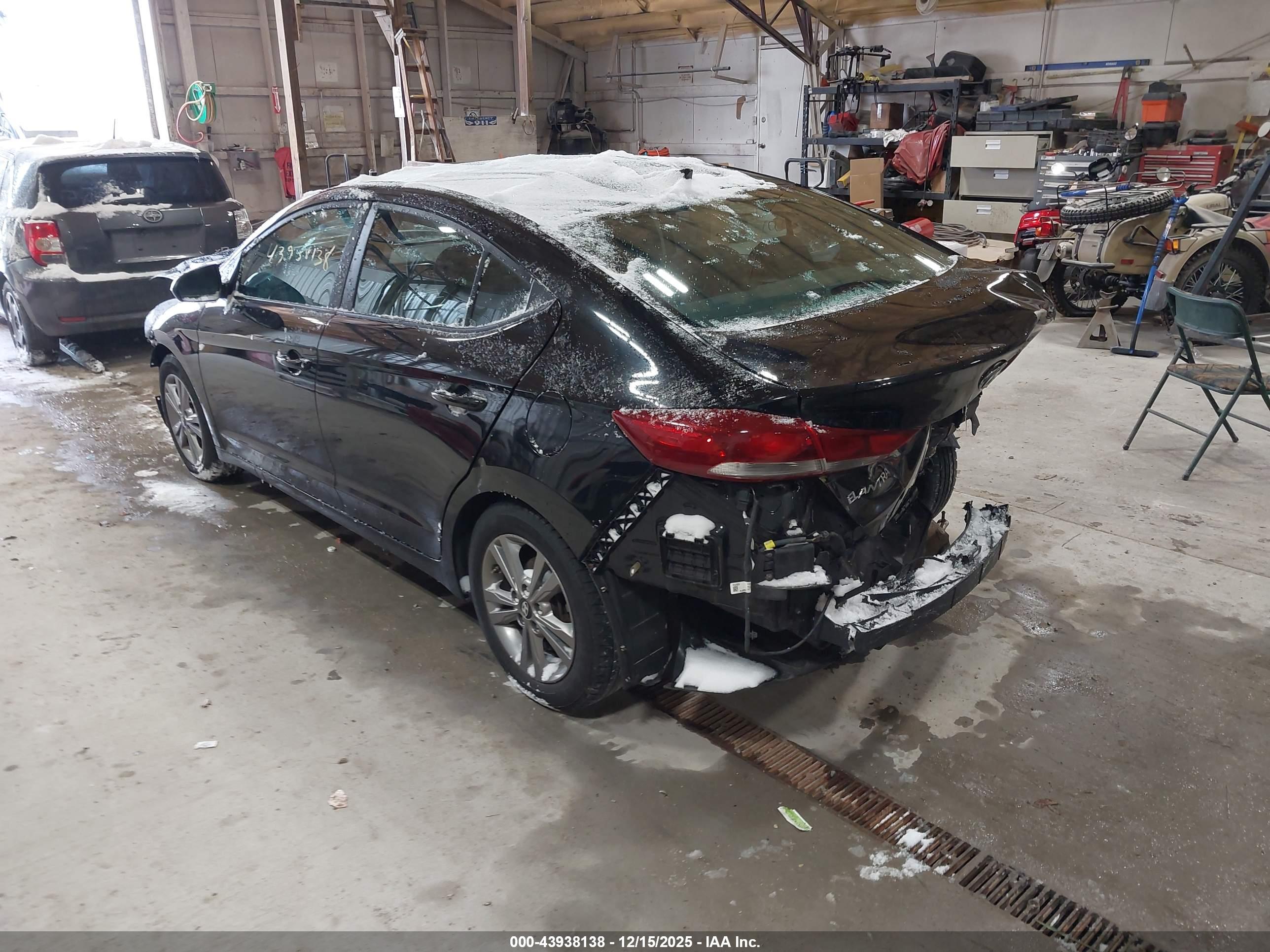 HYUNDAI ELANTRA image 3