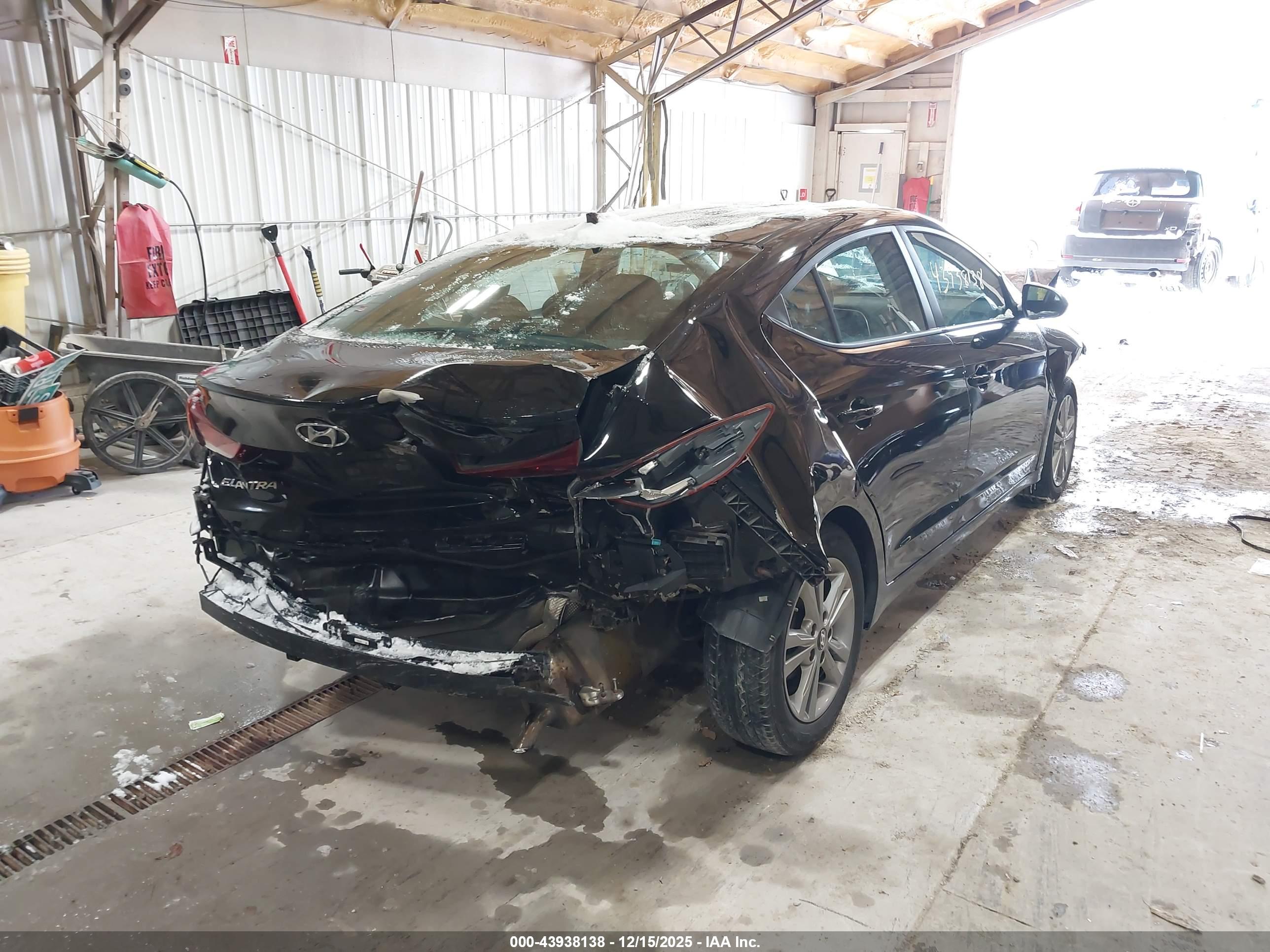 HYUNDAI ELANTRA image 4