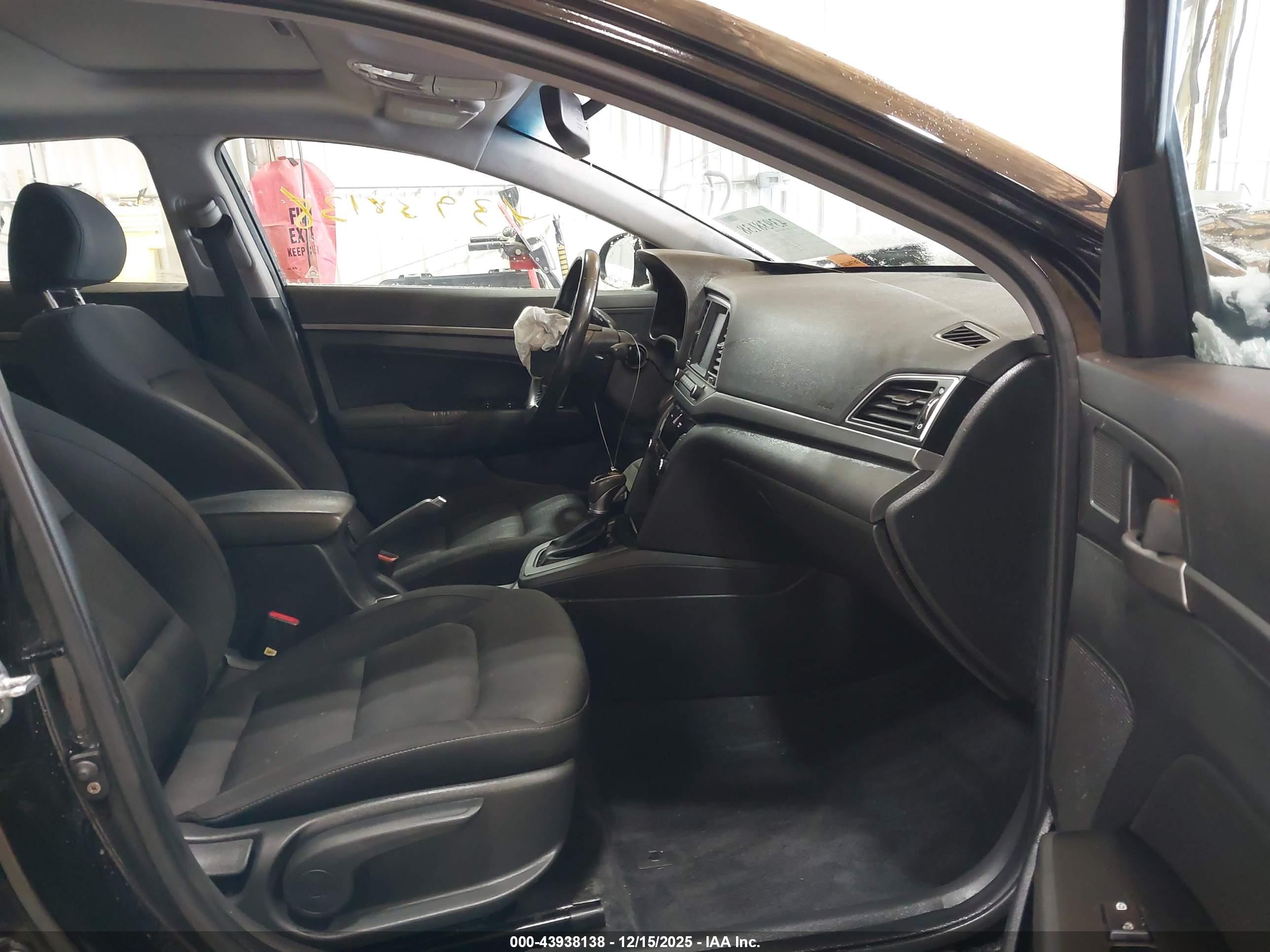 HYUNDAI ELANTRA image 5
