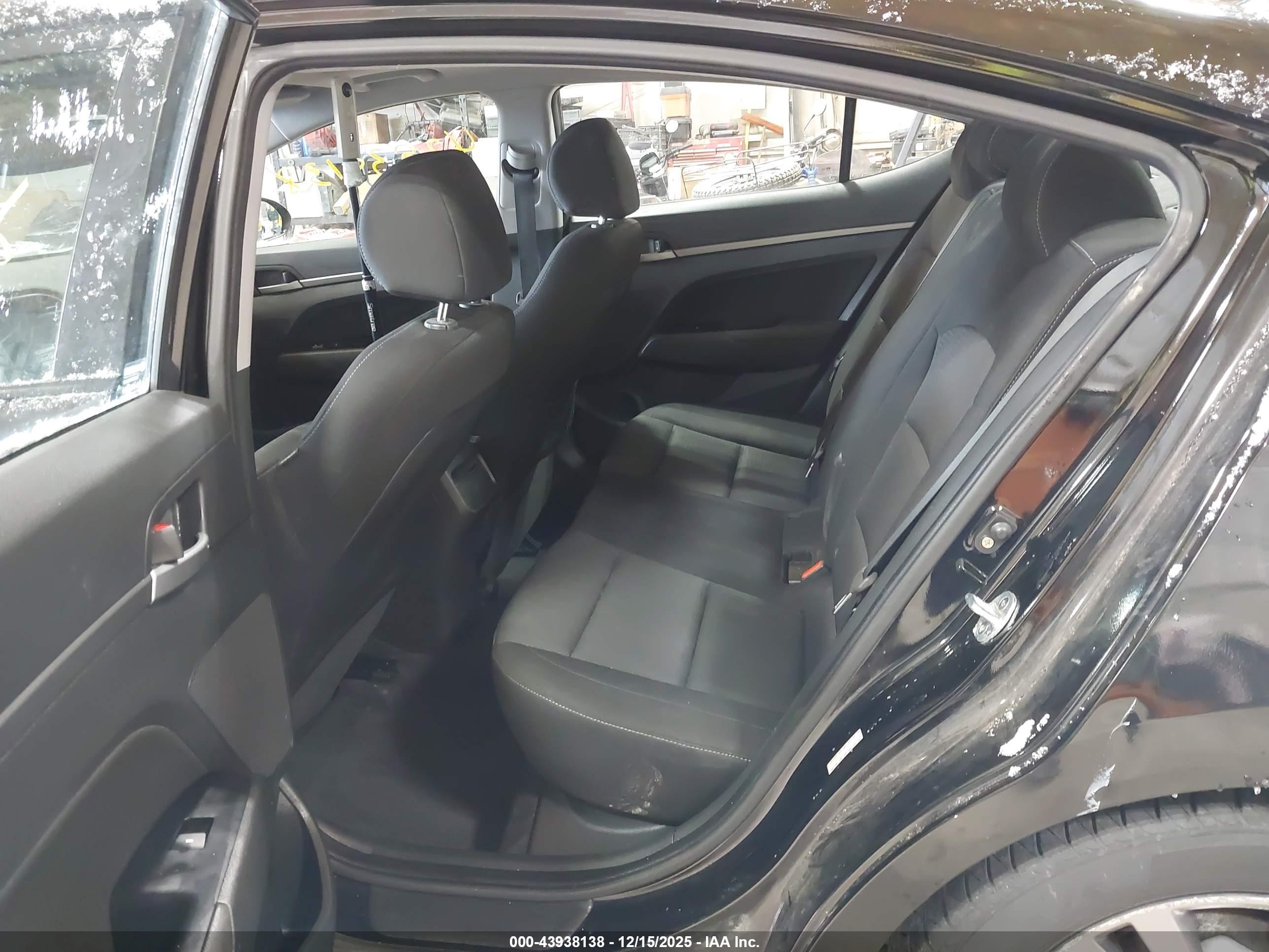 HYUNDAI ELANTRA image 8