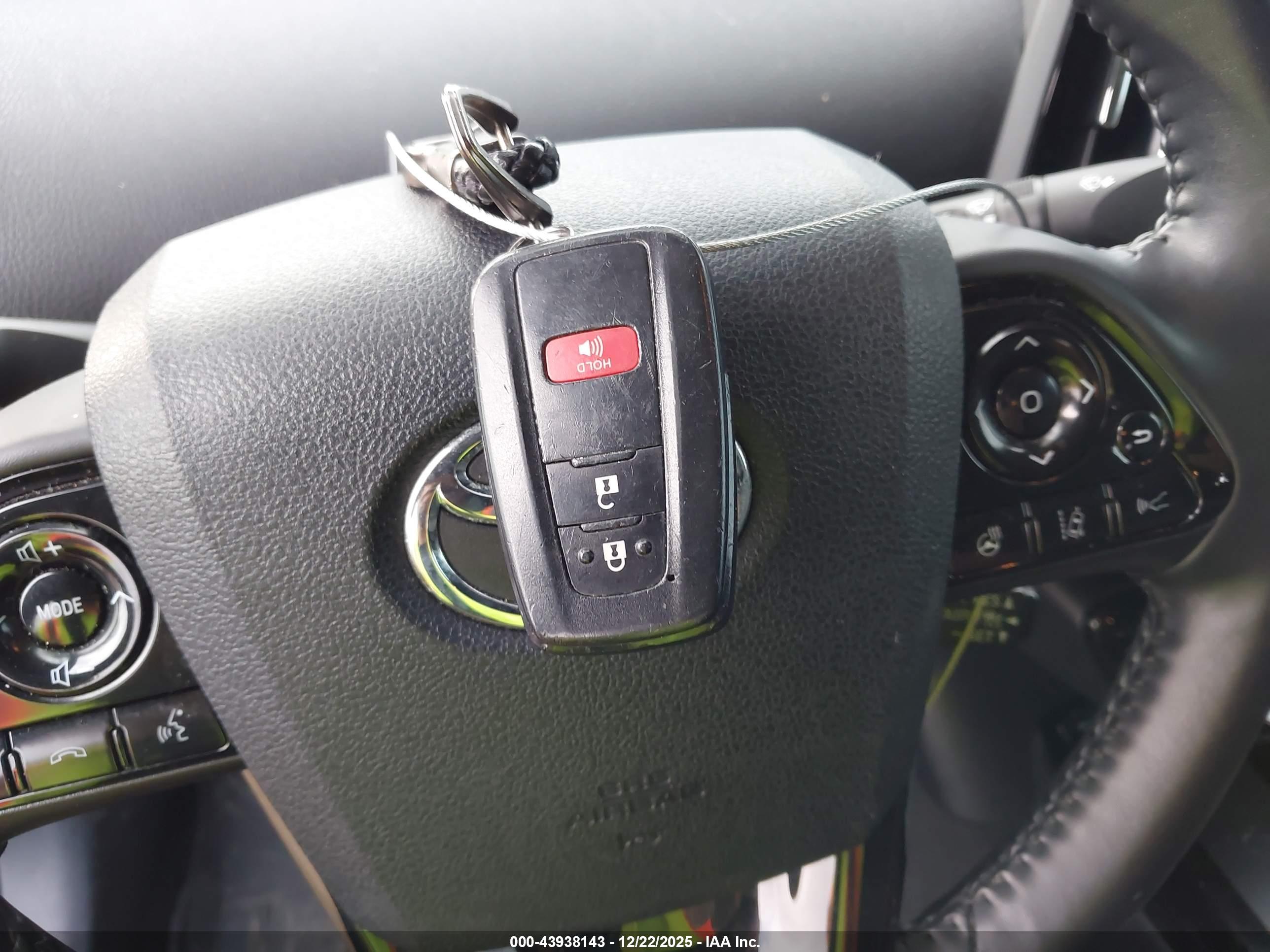 TOYOTA PRIUS image 11