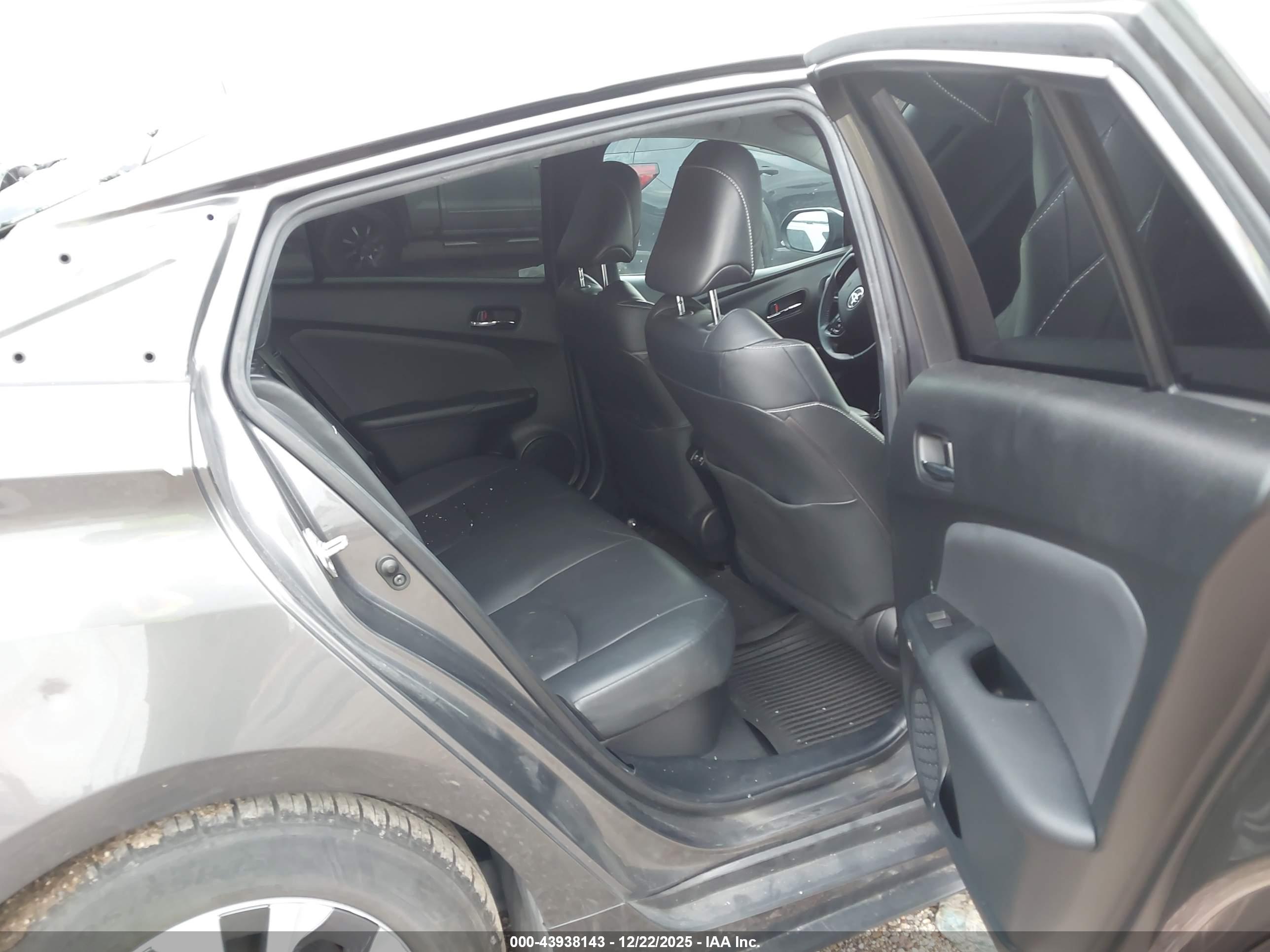 TOYOTA PRIUS image 8