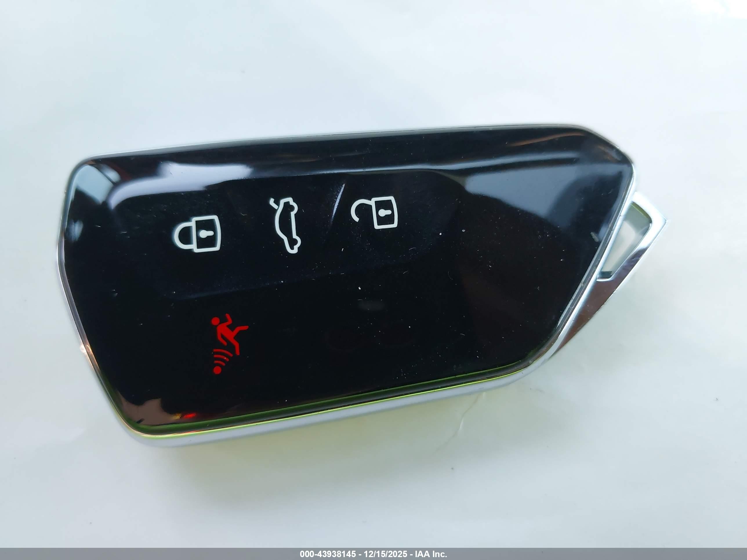 VOLKSWAGEN ID.4 image 11