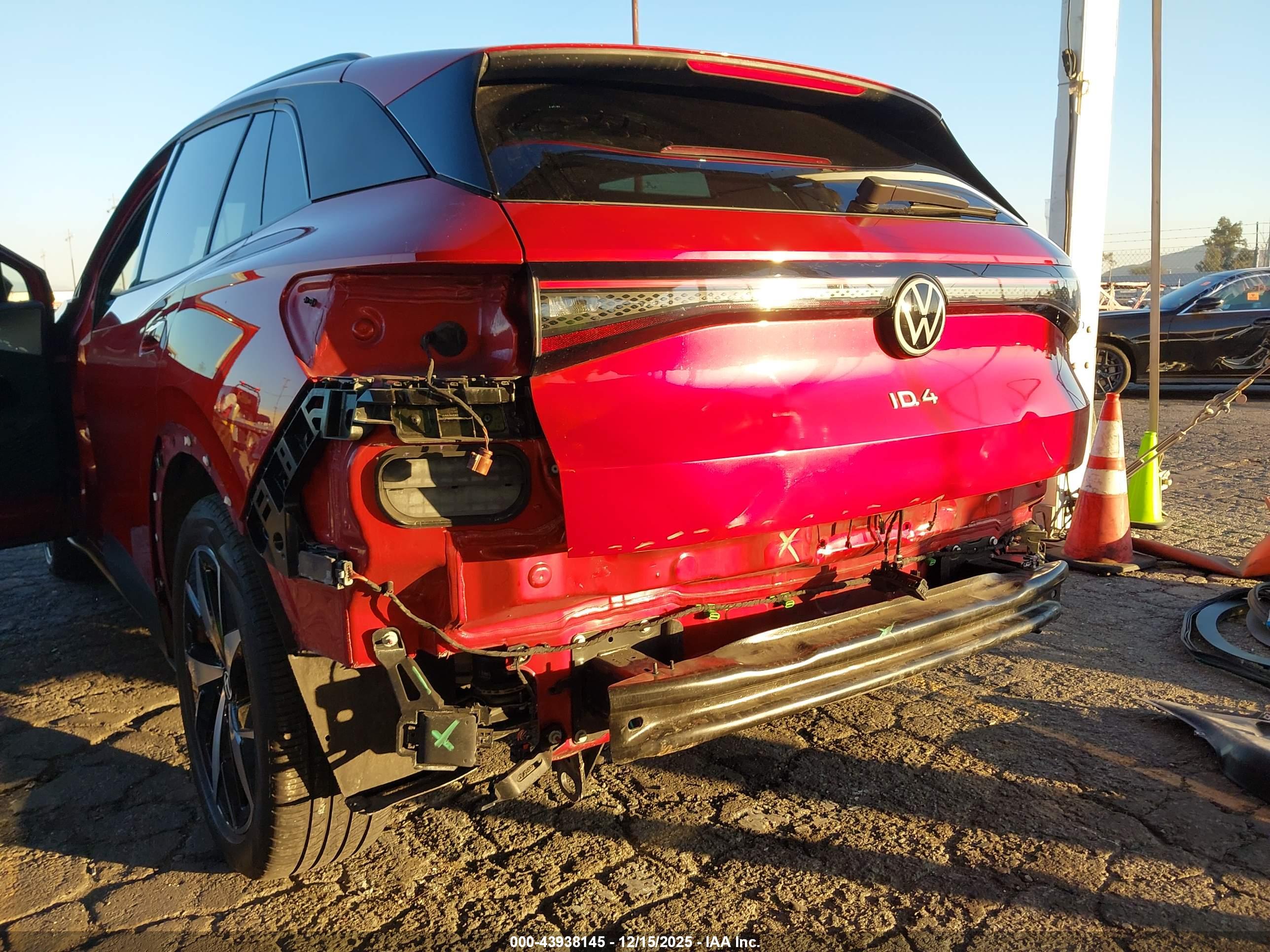 VOLKSWAGEN ID.4 image 6