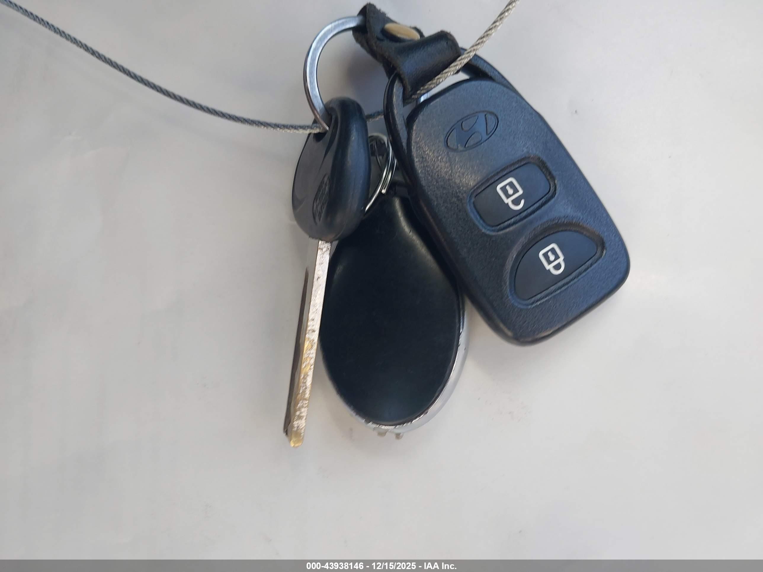 HYUNDAI ACCENT image 11