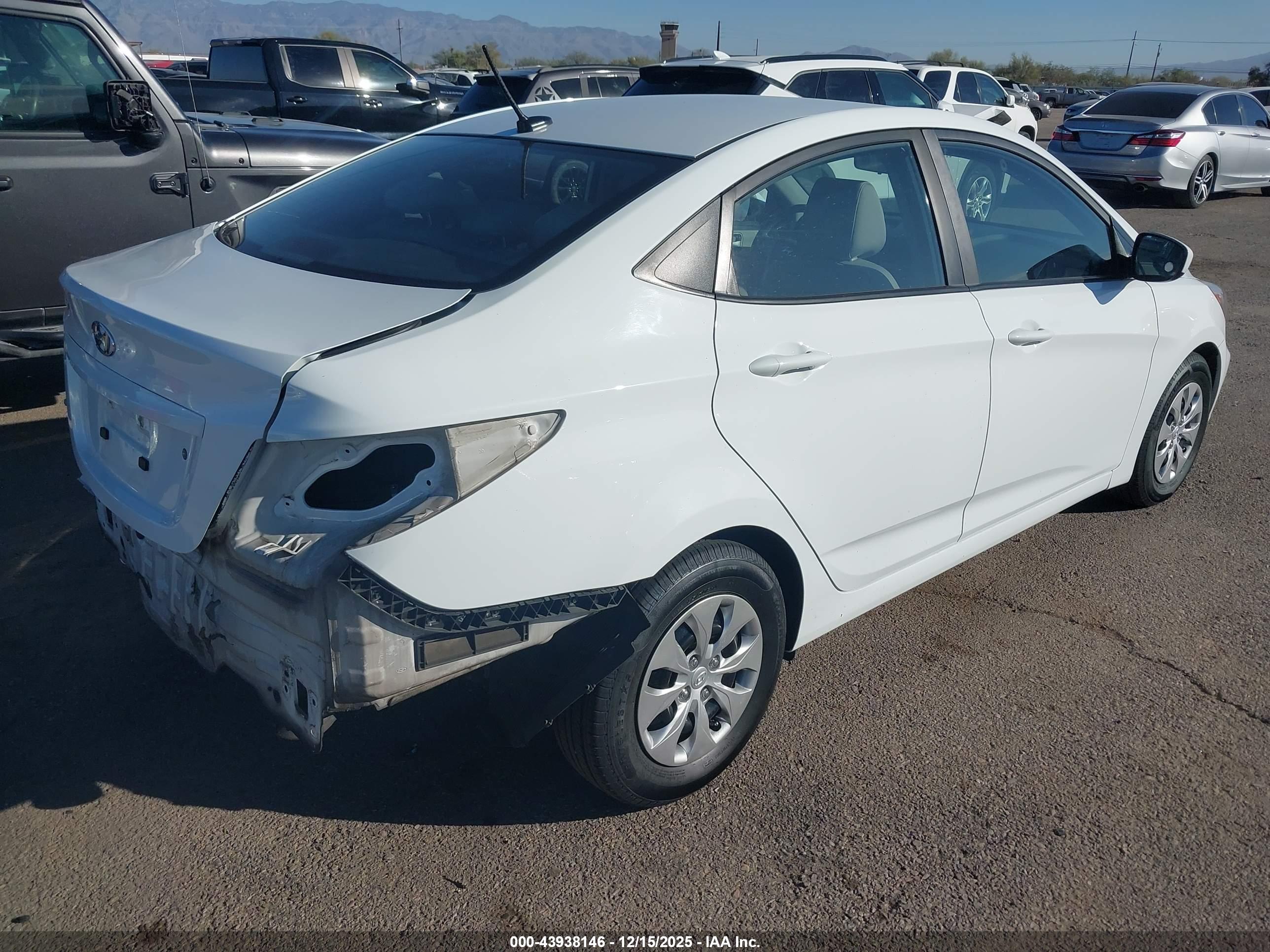HYUNDAI ACCENT image 4