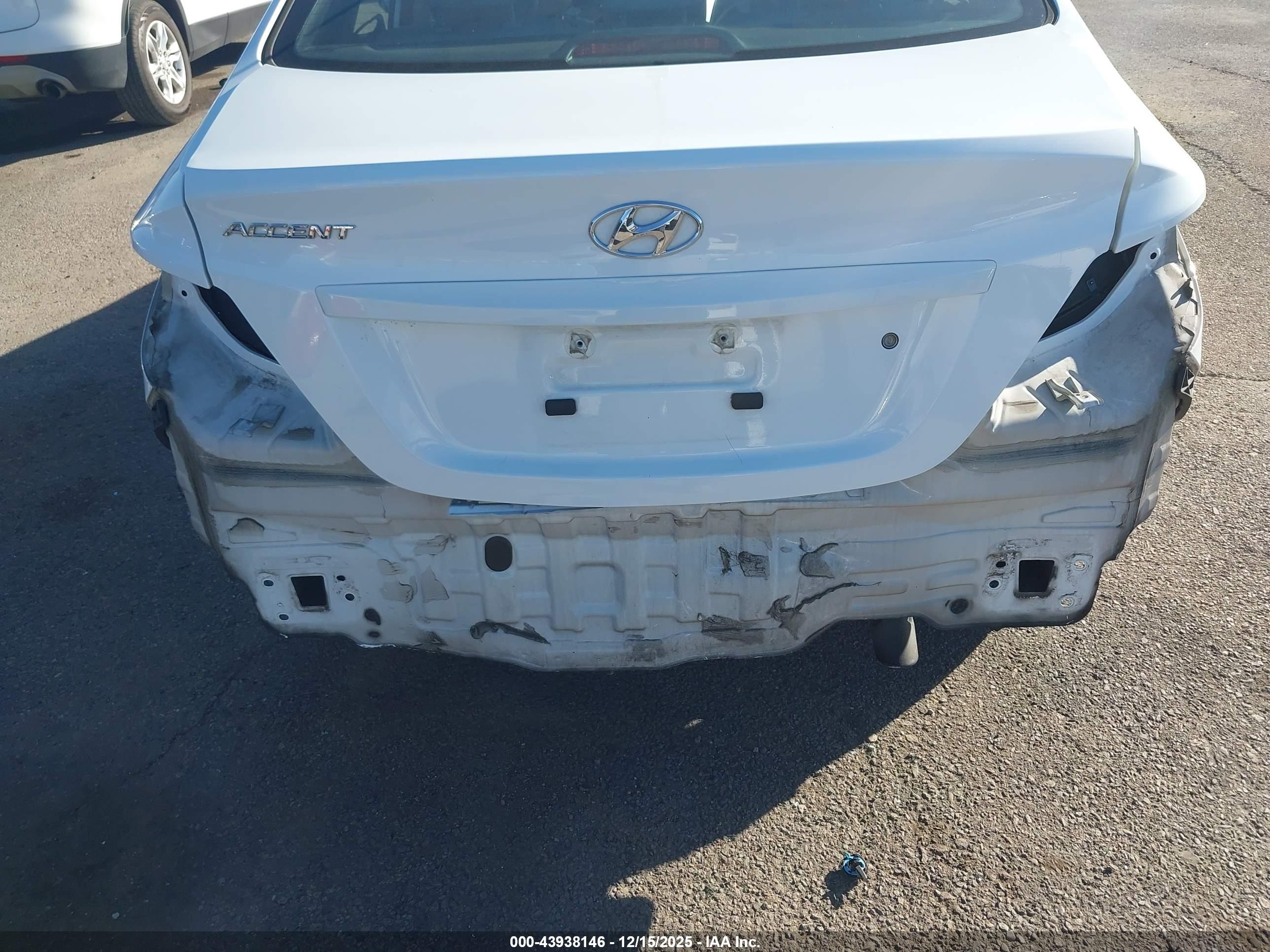 HYUNDAI ACCENT image 6