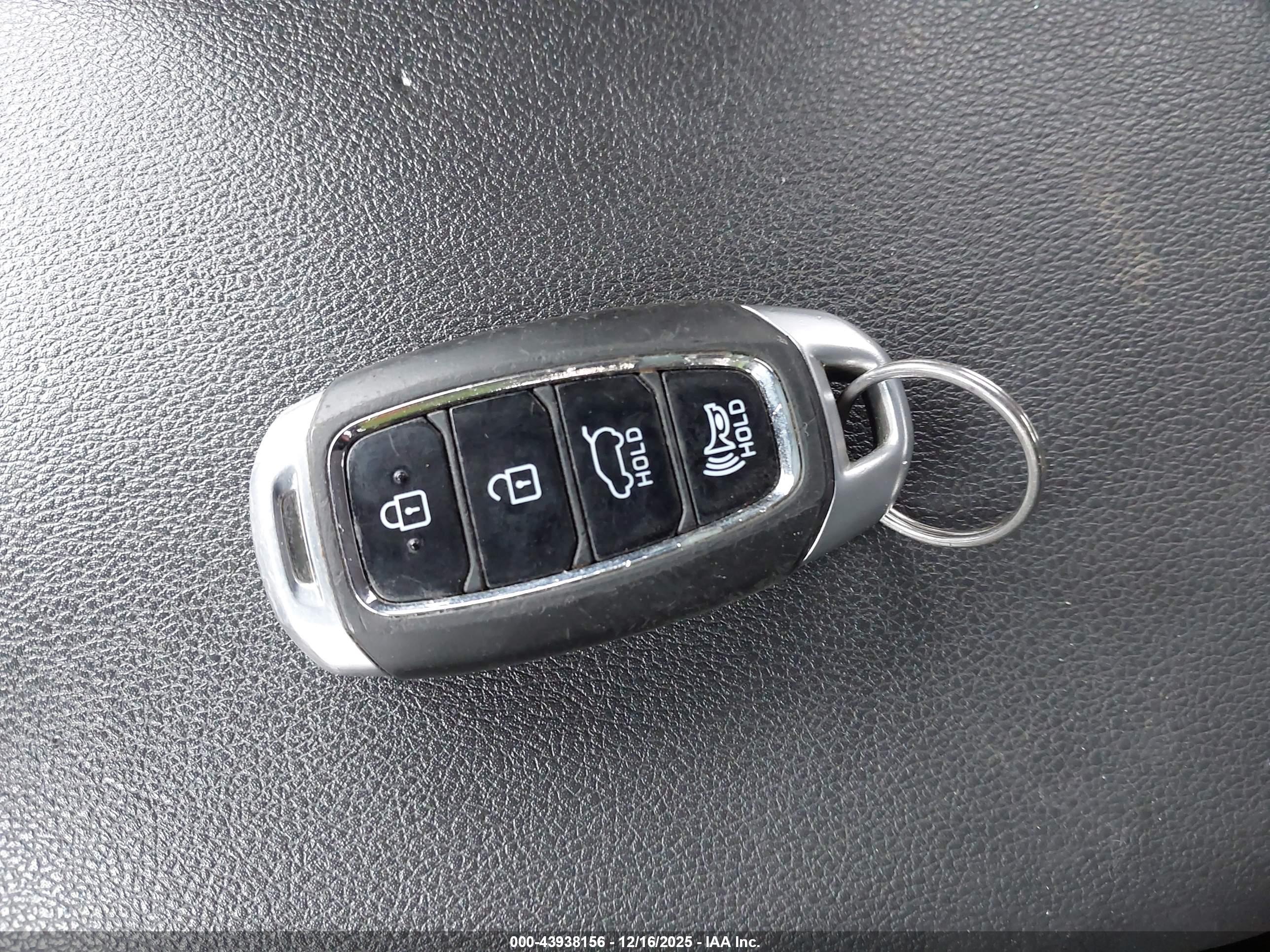 HYUNDAI KONA image 11