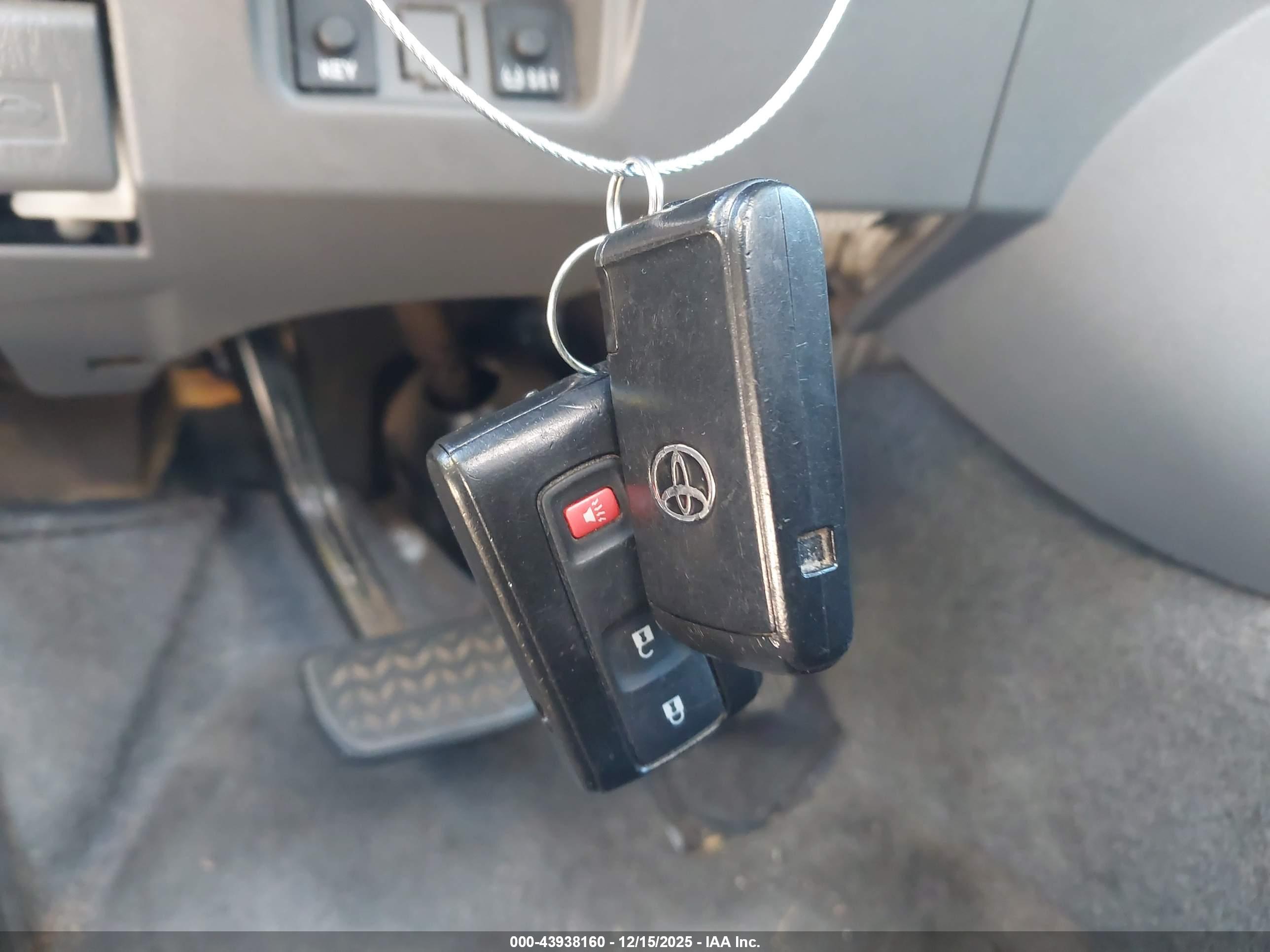 TOYOTA PRIUS image 11