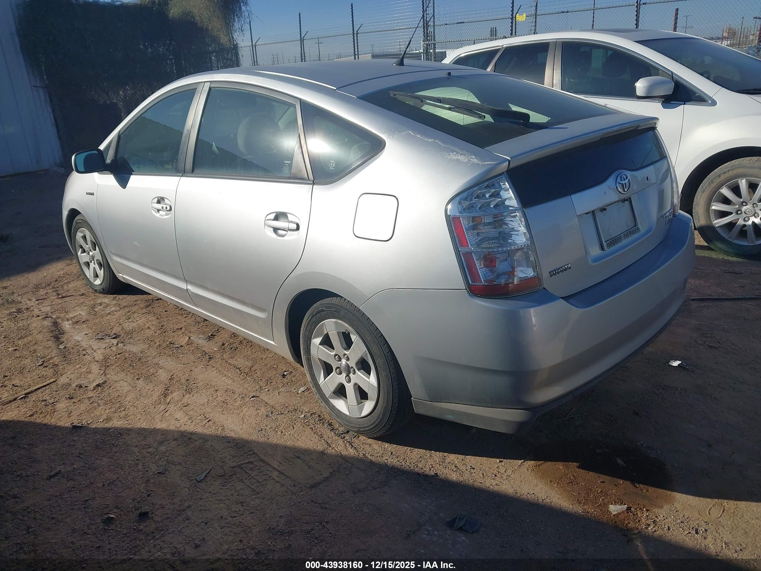 TOYOTA PRIUS image 3