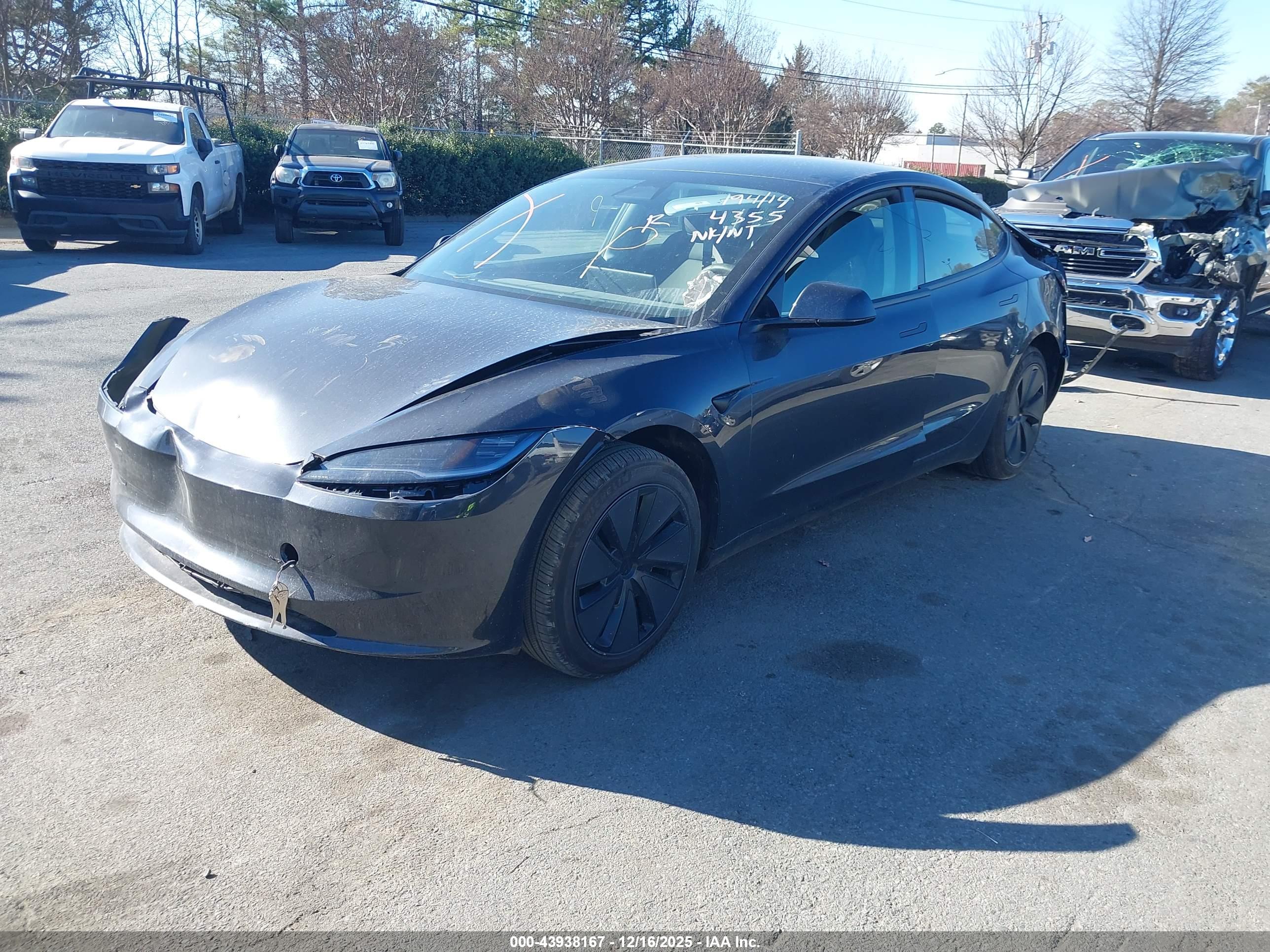 TESLA MODEL image 2