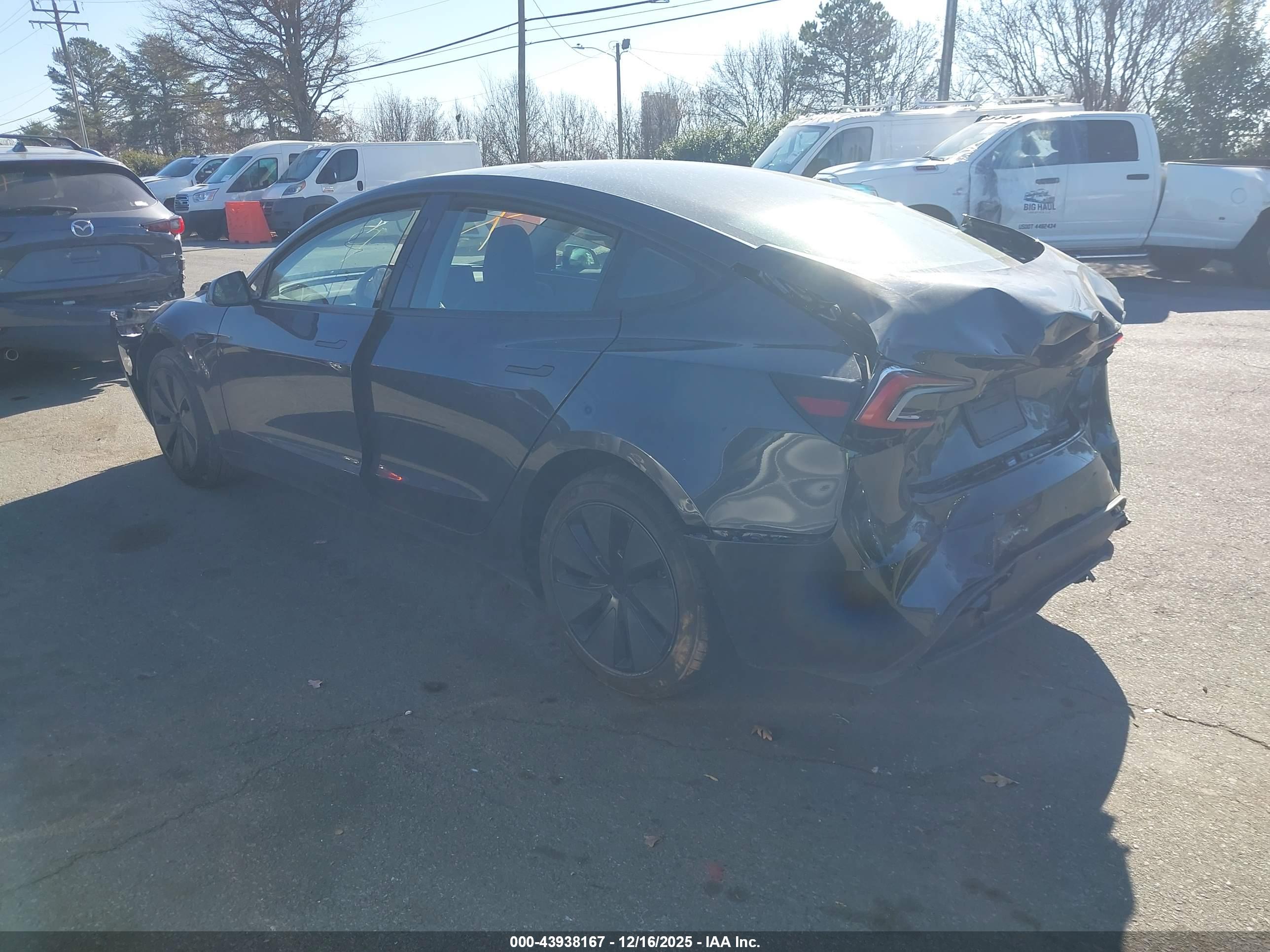 TESLA MODEL image 3
